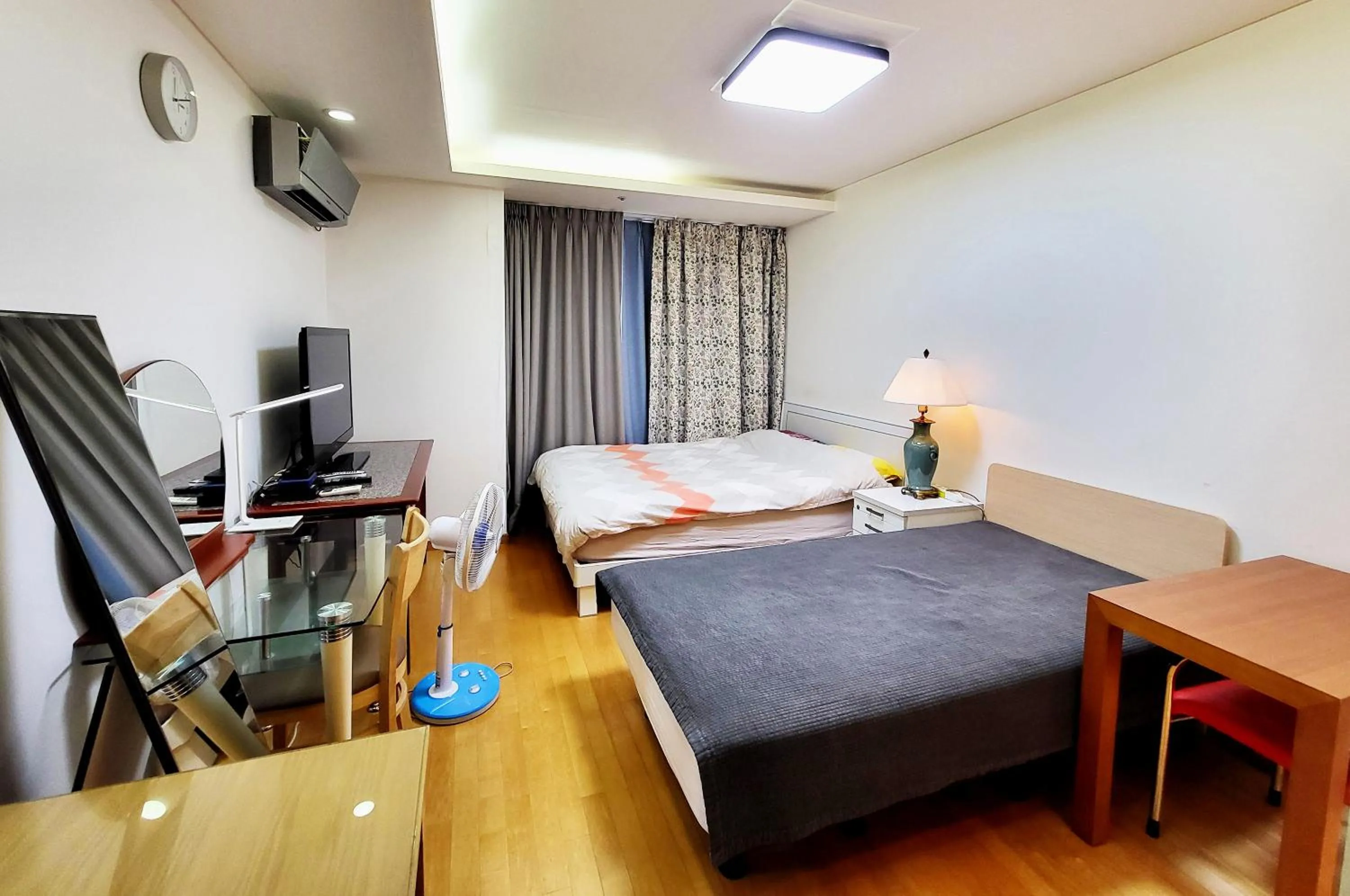 Bed in Khan Residence