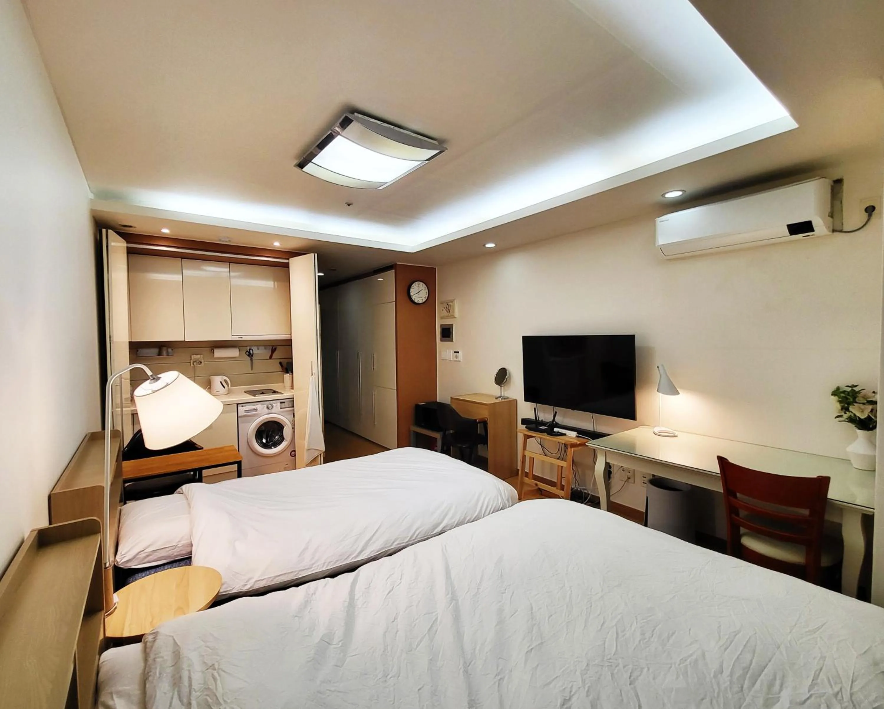 Bed in Khan Residence