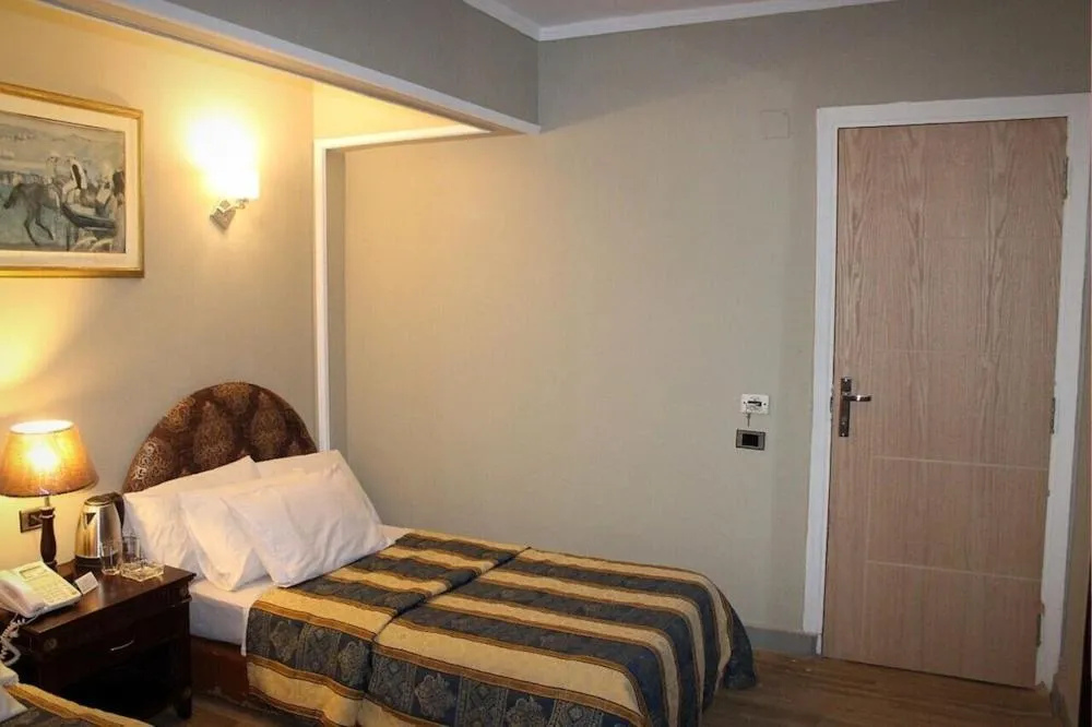 Photo of the whole room, Bed in The New Garden Palace Hotel