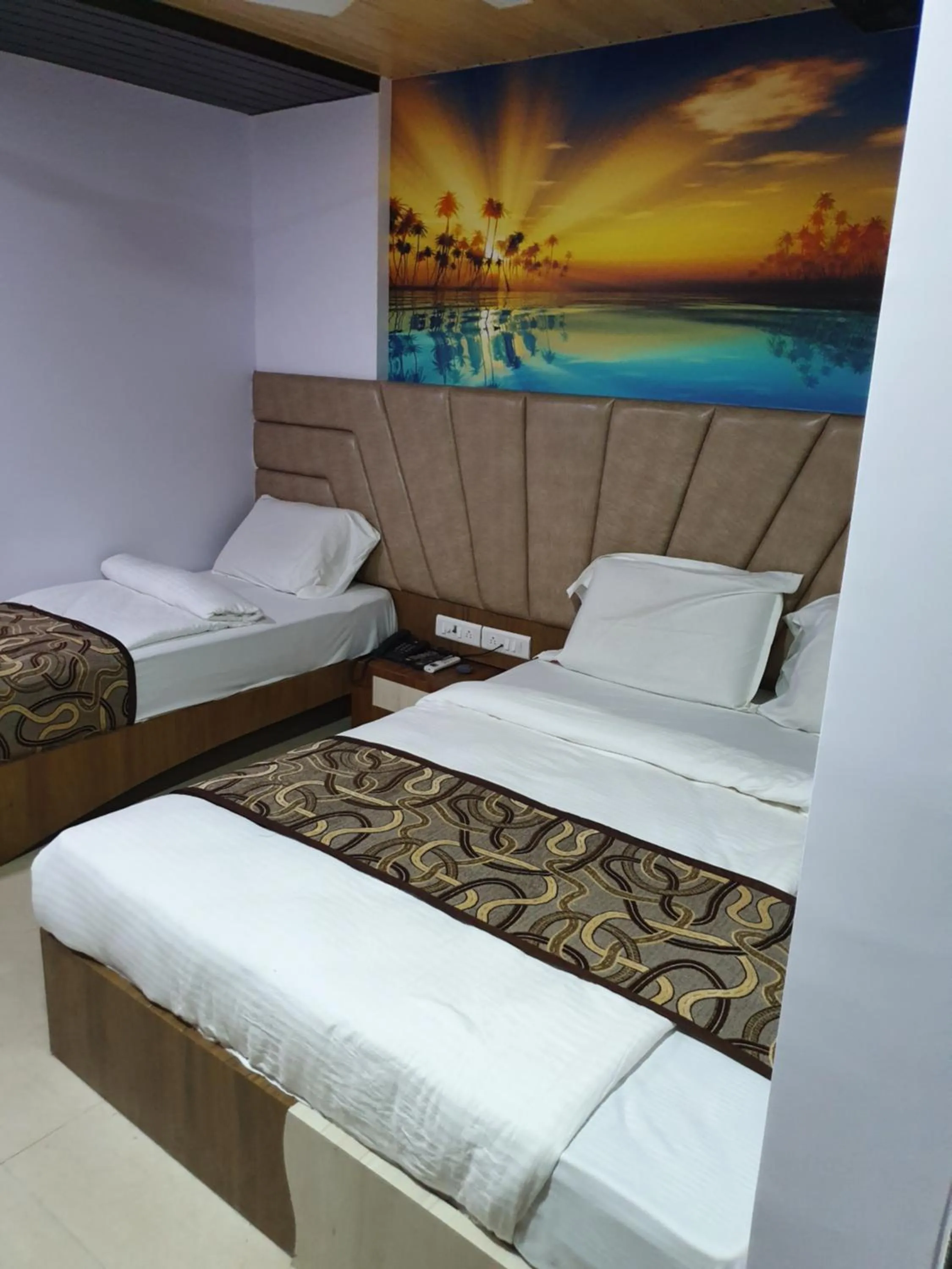 cot, Bed in Hotel Apex