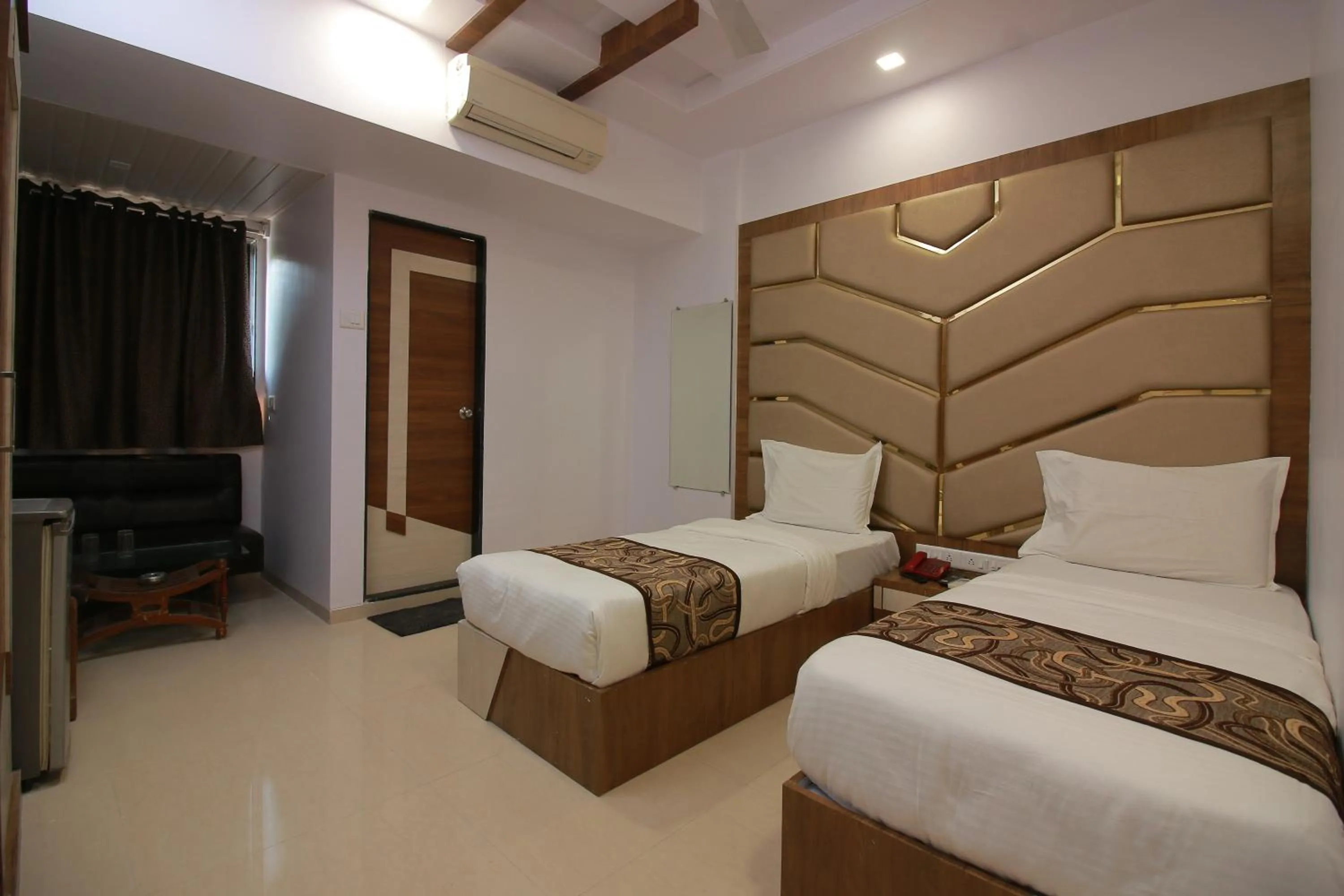 Photo of the whole room, Bed in Hotel Apex