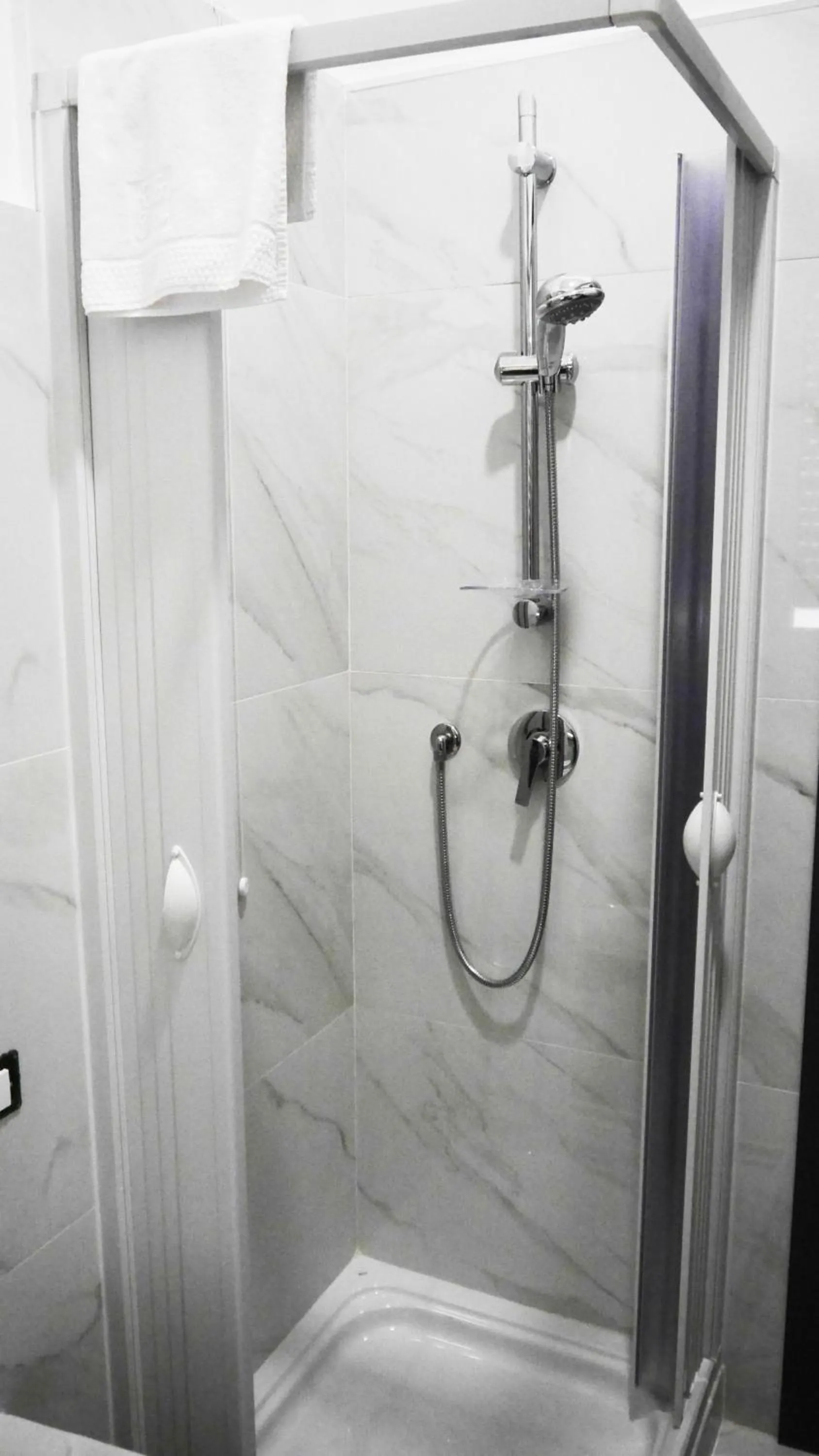 Shower in HOTEL HOUSE GARGANO