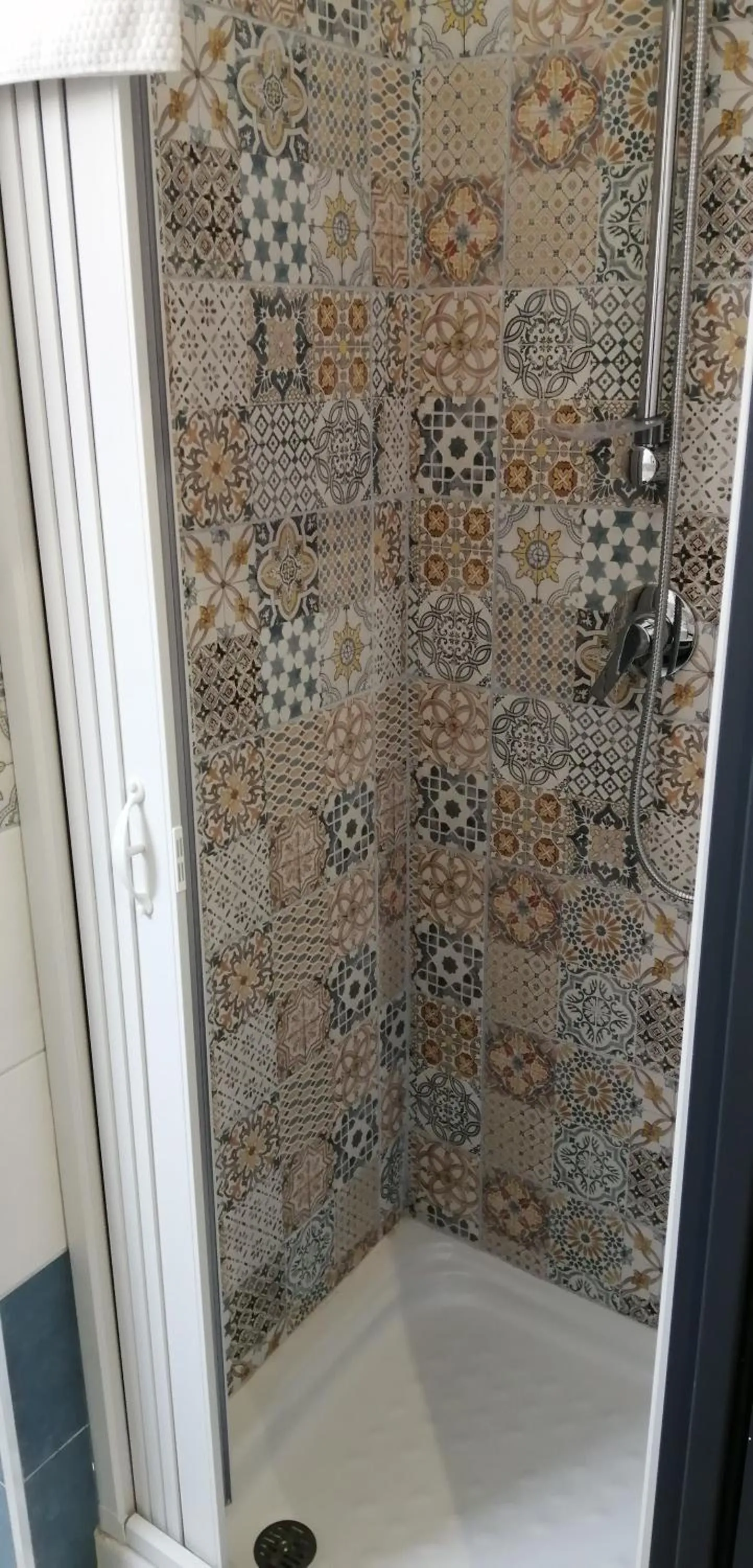 Shower in HOTEL HOUSE GARGANO