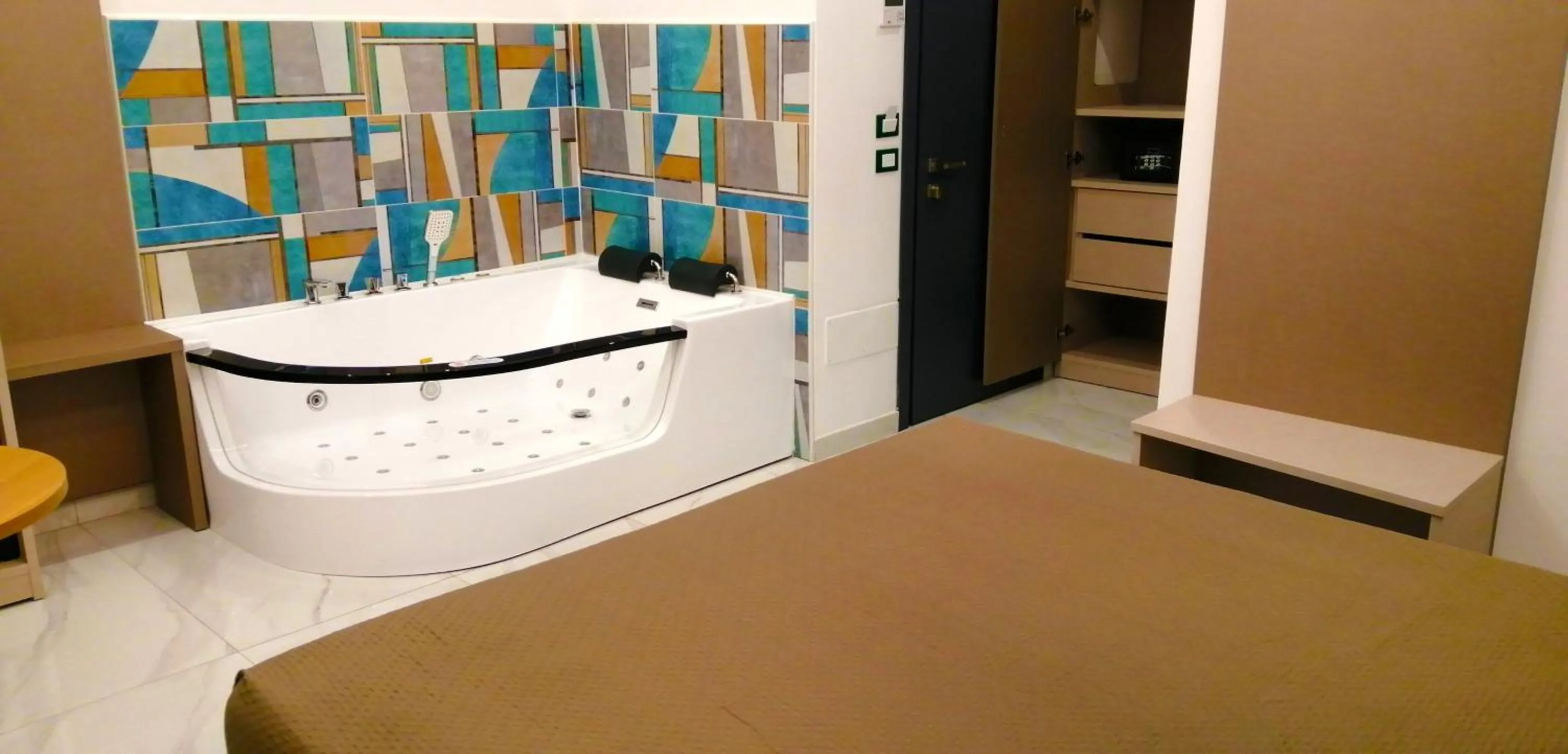 Bath, Bed in HOTEL HOUSE GARGANO