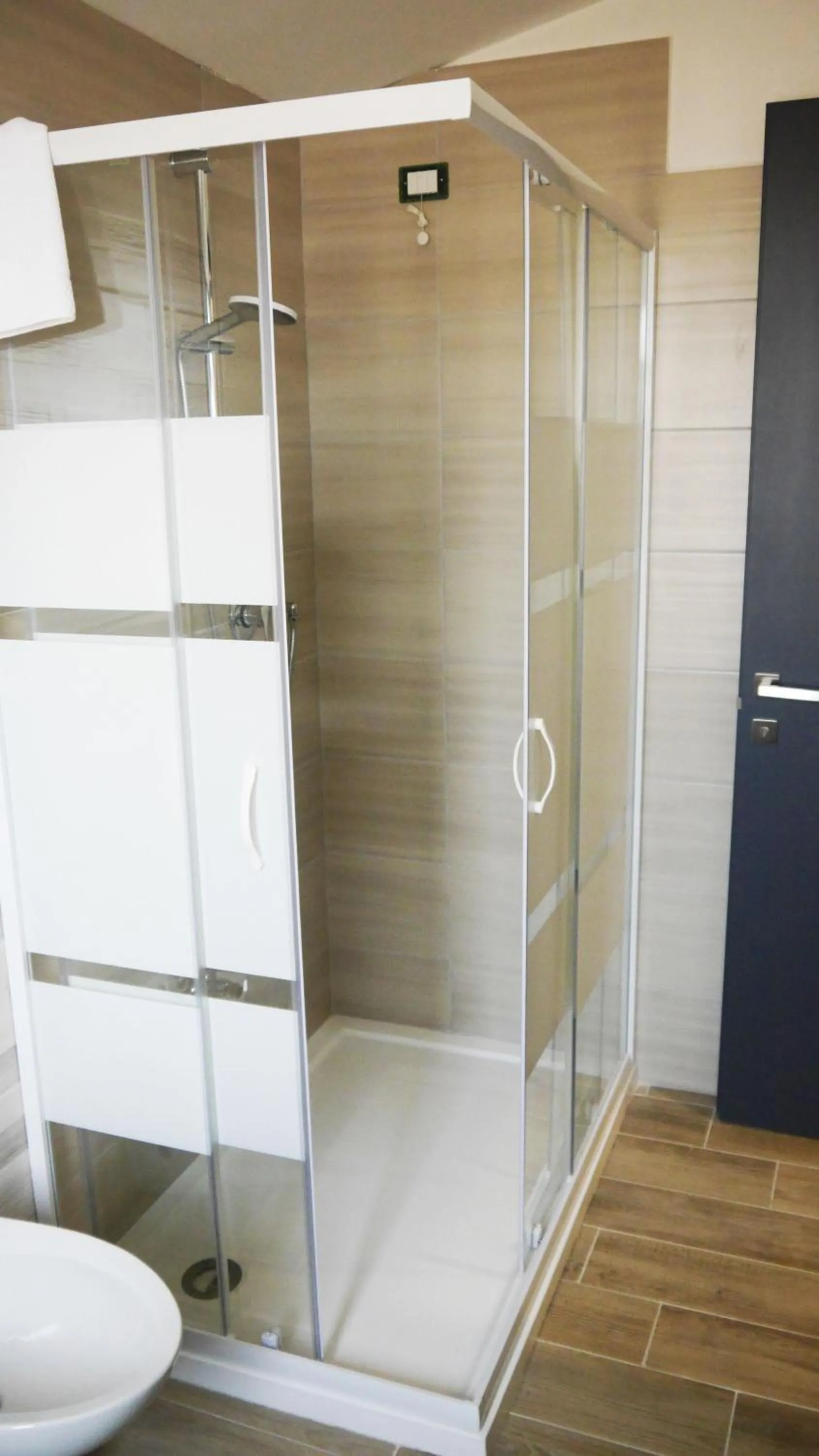 Shower in HOTEL HOUSE GARGANO