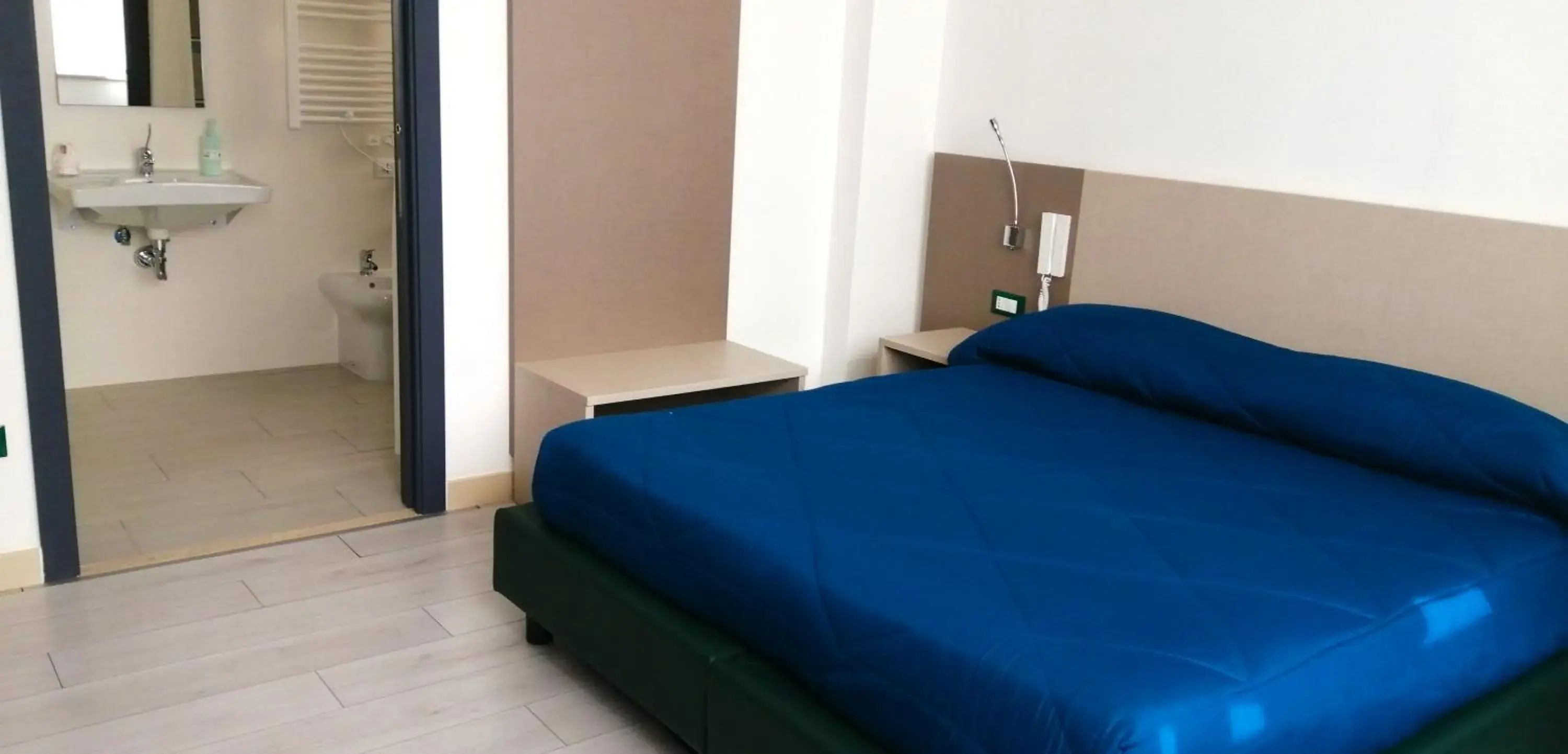 Double or Twin Room - Disability Access in HOTEL HOUSE GARGANO Double or Twin Room - Disability Access in HOTEL HOUSE GARGANO