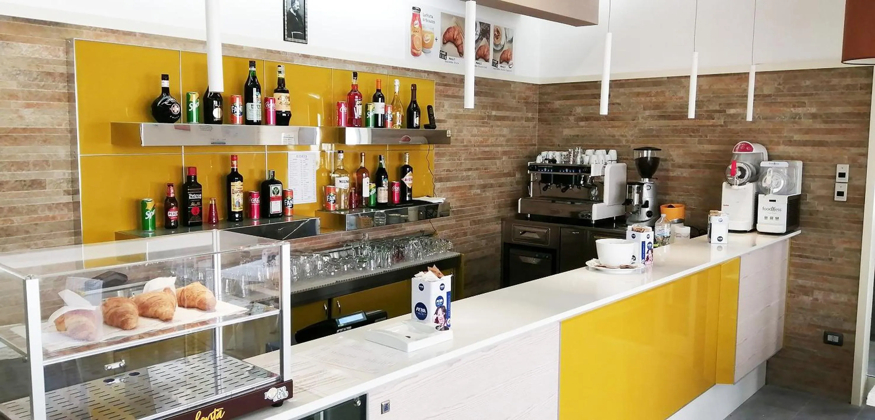 Lounge or bar in HOTEL HOUSE GARGANO