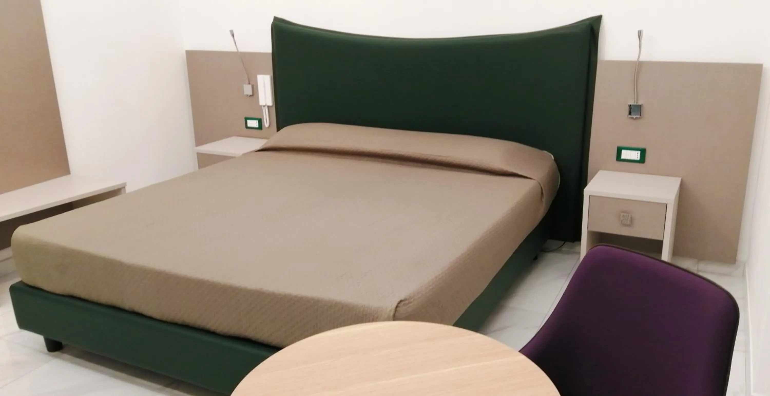 Hot Tub, Bed in HOTEL HOUSE GARGANO