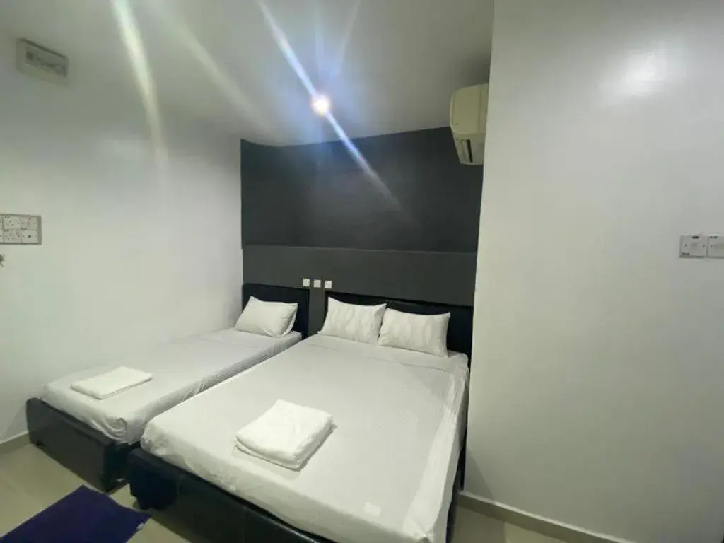 Deluxe Triple Room in OYO 90849 Hotel Hanarilla Deluxe Triple Room in OYO 90849 Hotel Hanarilla