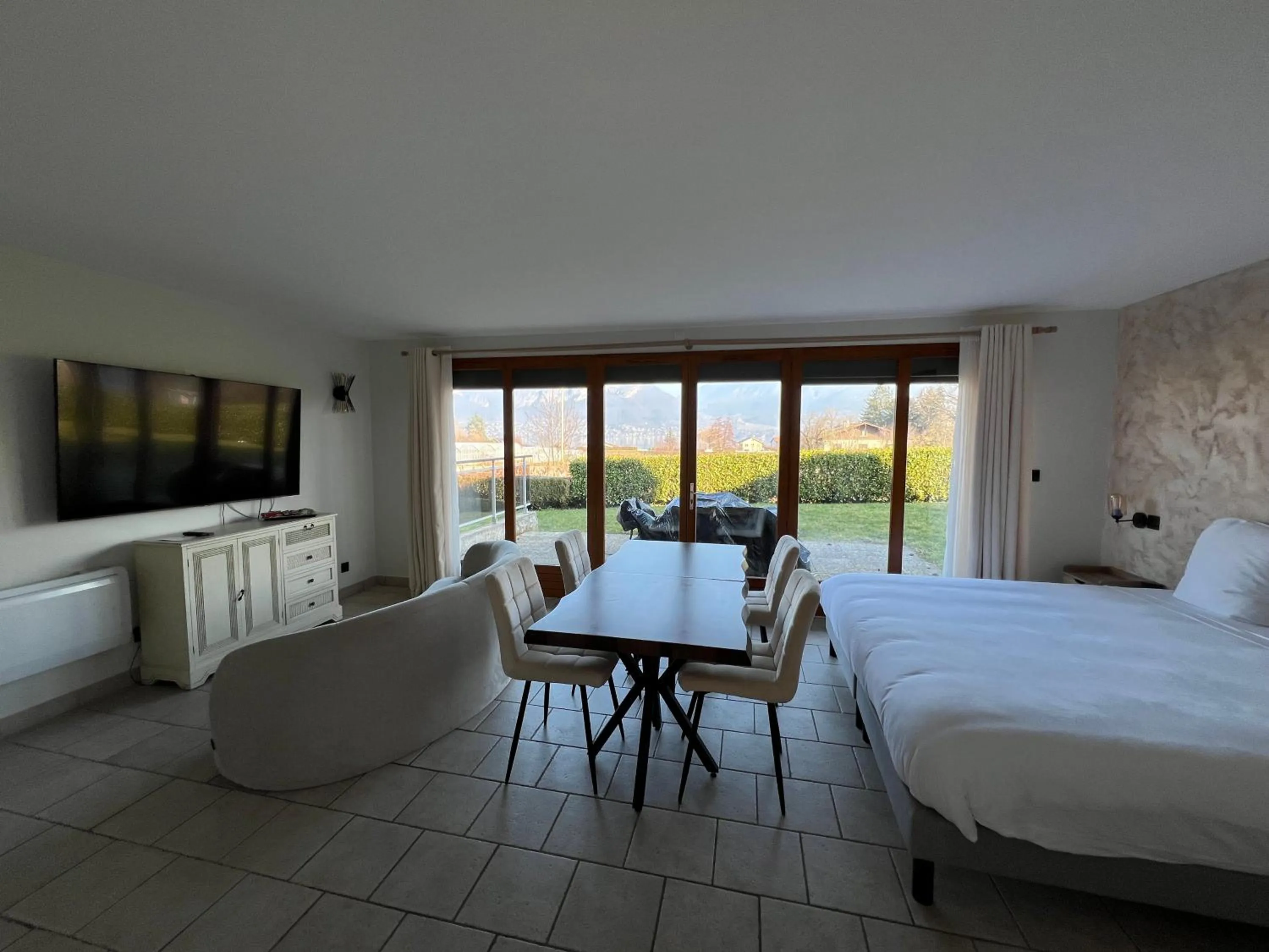 Photo of the whole room, Bed in La Parenthèse Enchantée