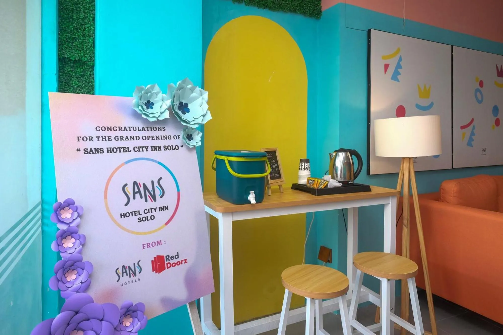 Seating area in Sans Hotel City Inn Solo by RedDoorz