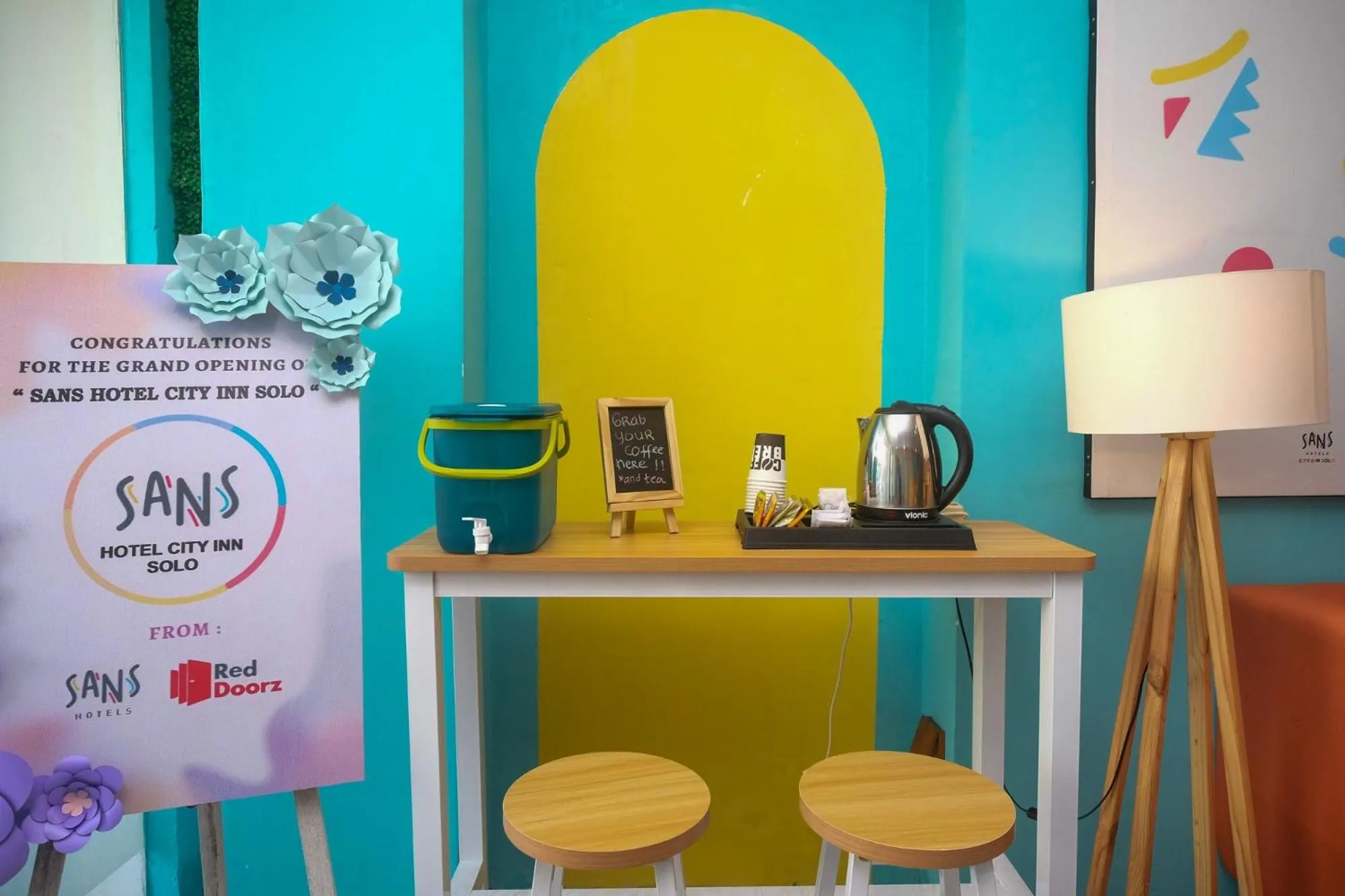 Property building in Sans Hotel City Inn Solo by RedDoorz