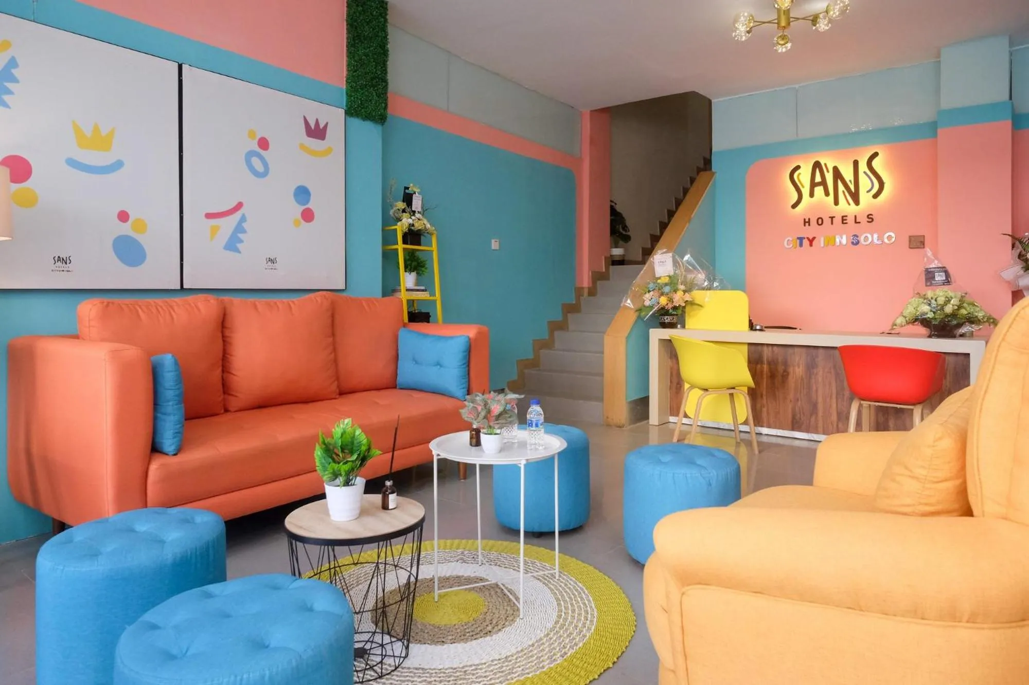 Seating area in Sans Hotel City Inn Solo by RedDoorz