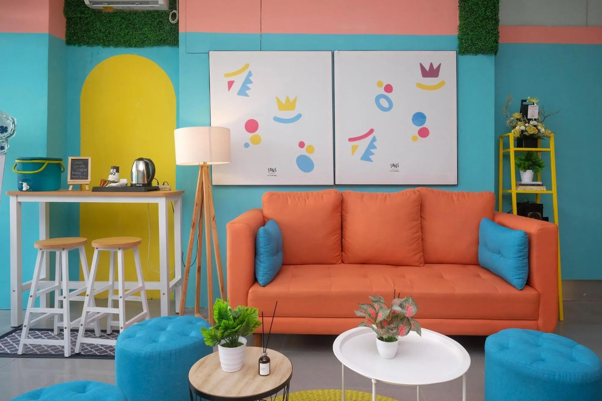 Seating area in Sans Hotel City Inn Solo by RedDoorz