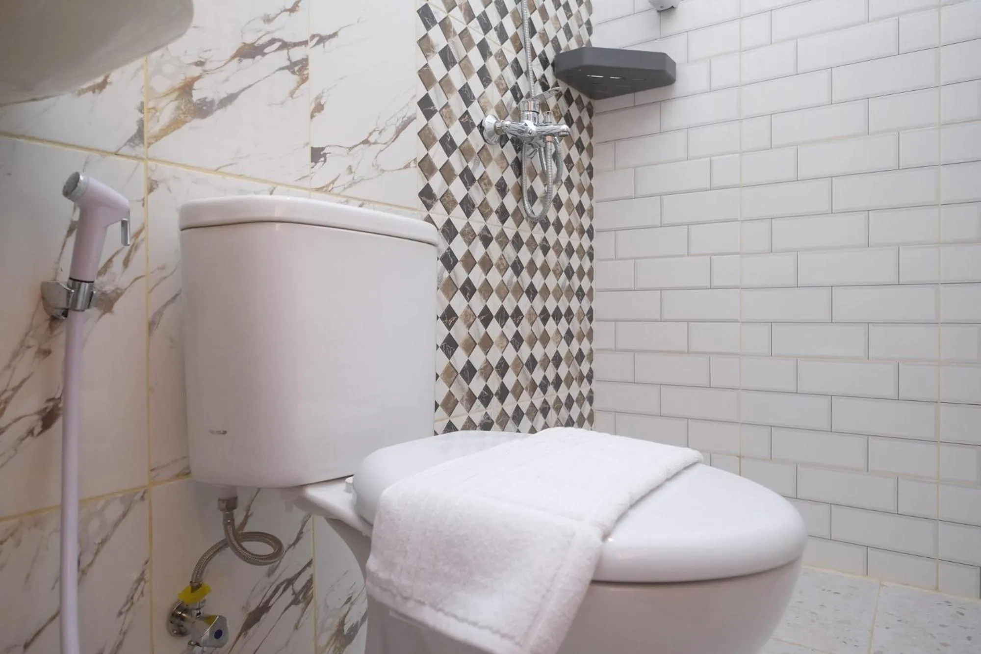 Toilet in Sans Hotel City Inn Solo by RedDoorz