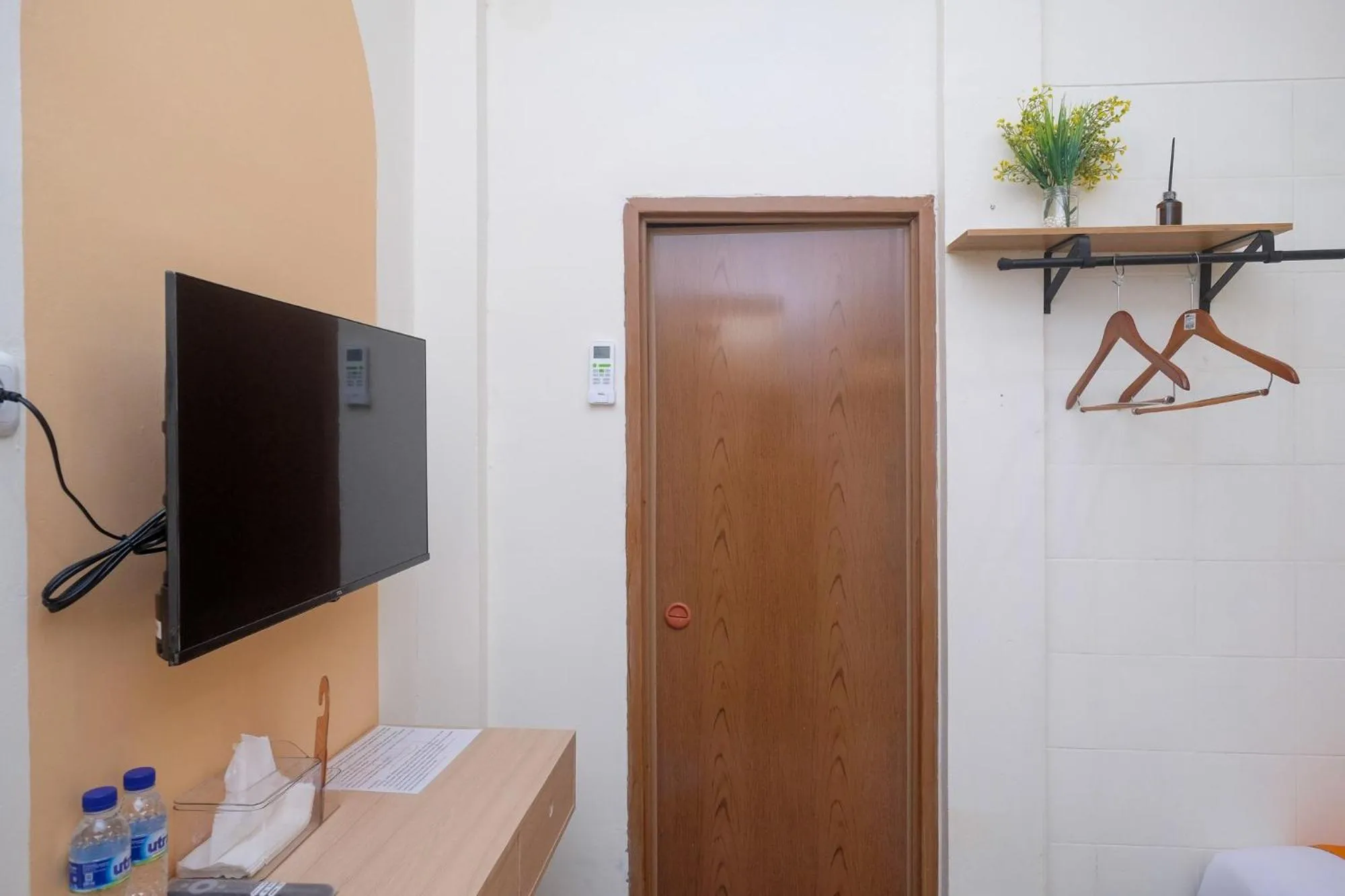 TV and multimedia in Sans Hotel City Inn Solo by RedDoorz