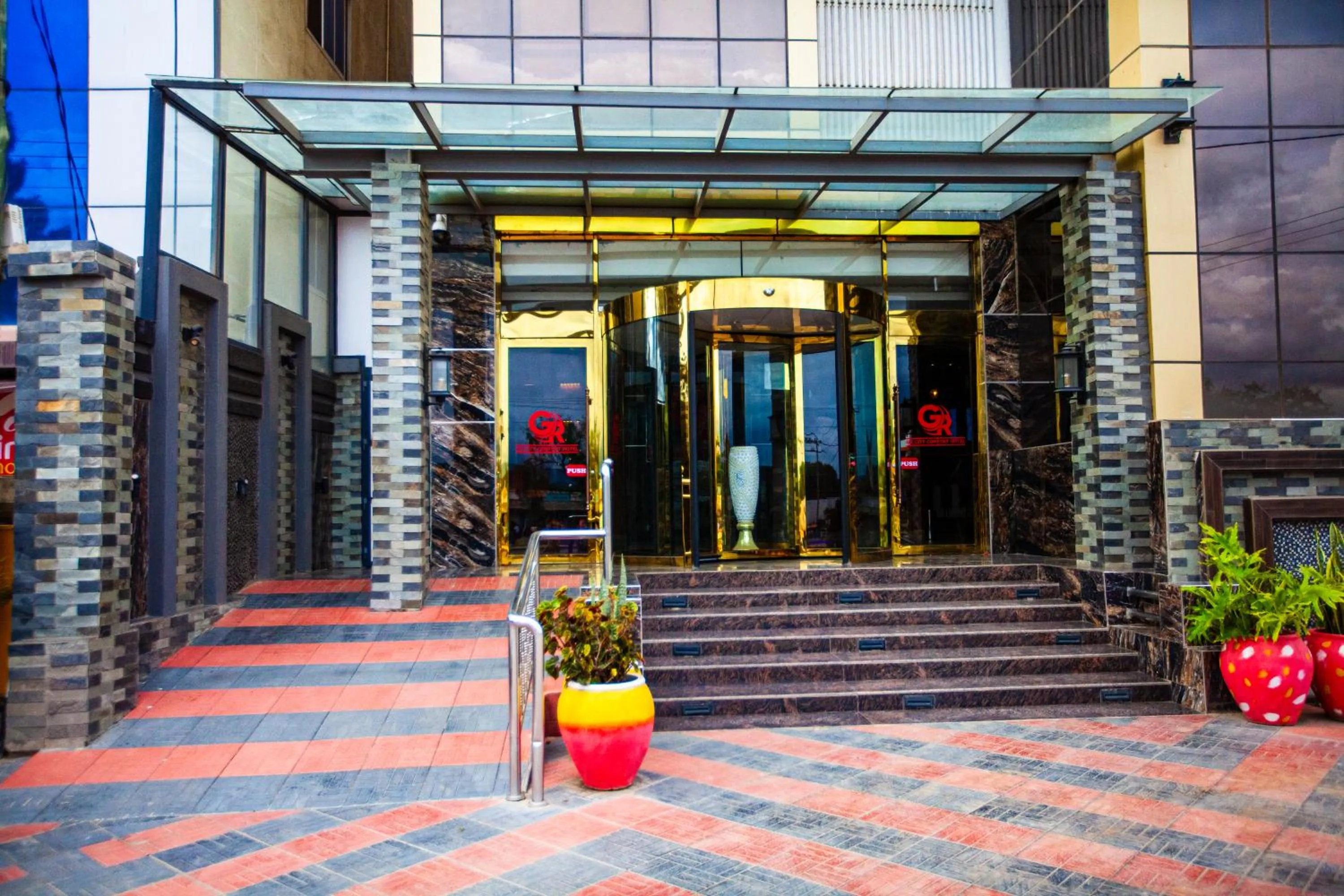 Facade/entrance in GR Comfort Hotel