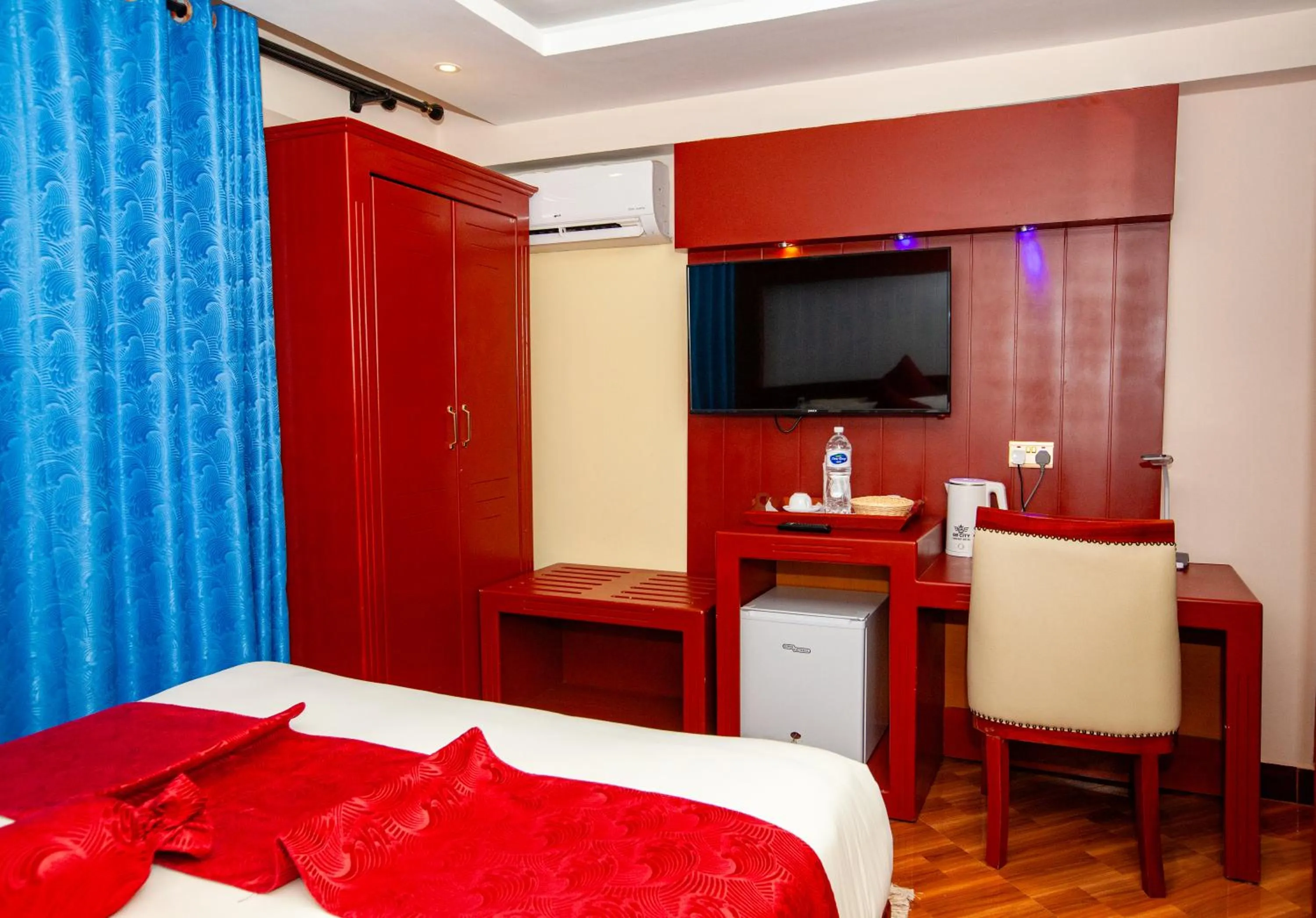 Bed in GR Comfort Hotel