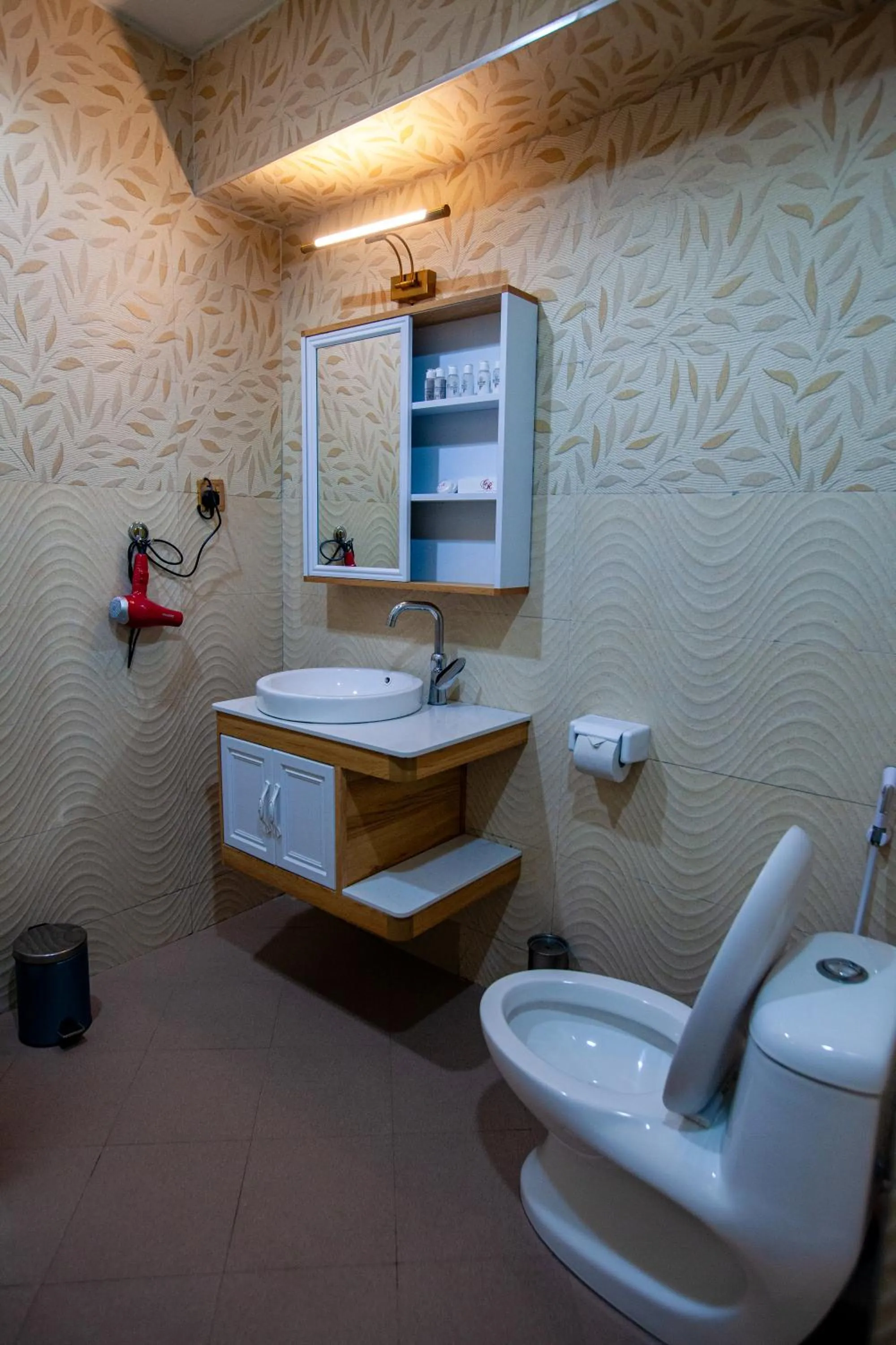 Toilet in GR Comfort Hotel