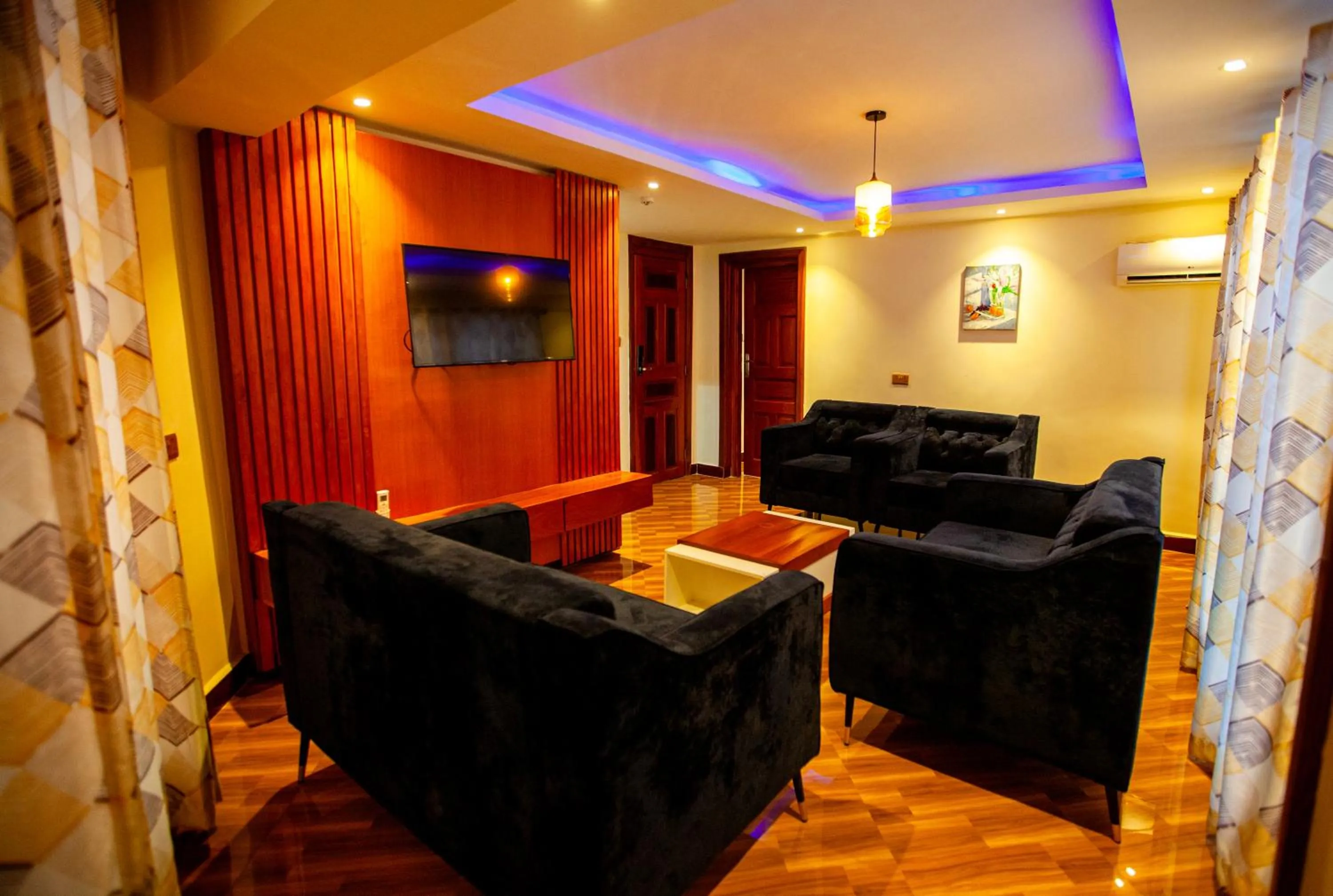 TV and multimedia in GR Comfort Hotel