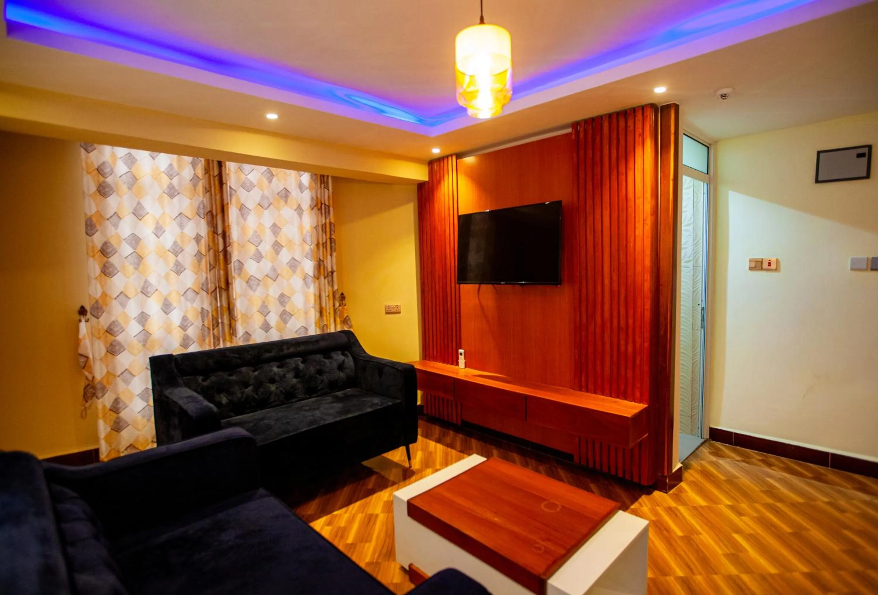 Communal lounge/ TV room in GR Comfort Hotel