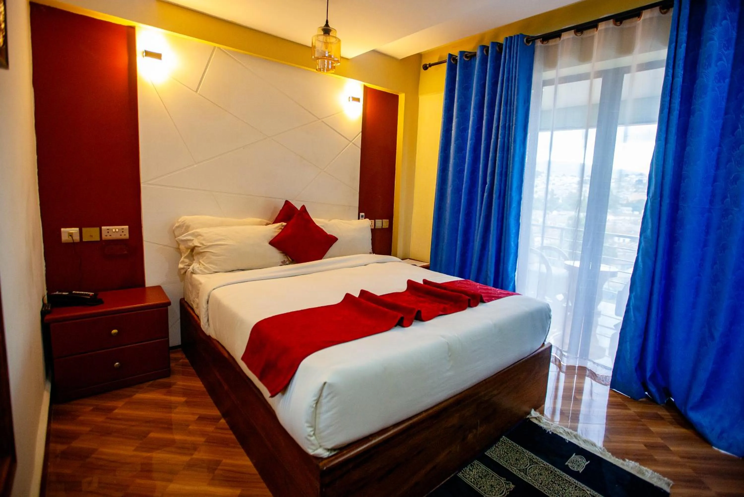 Bed in GR Comfort Hotel