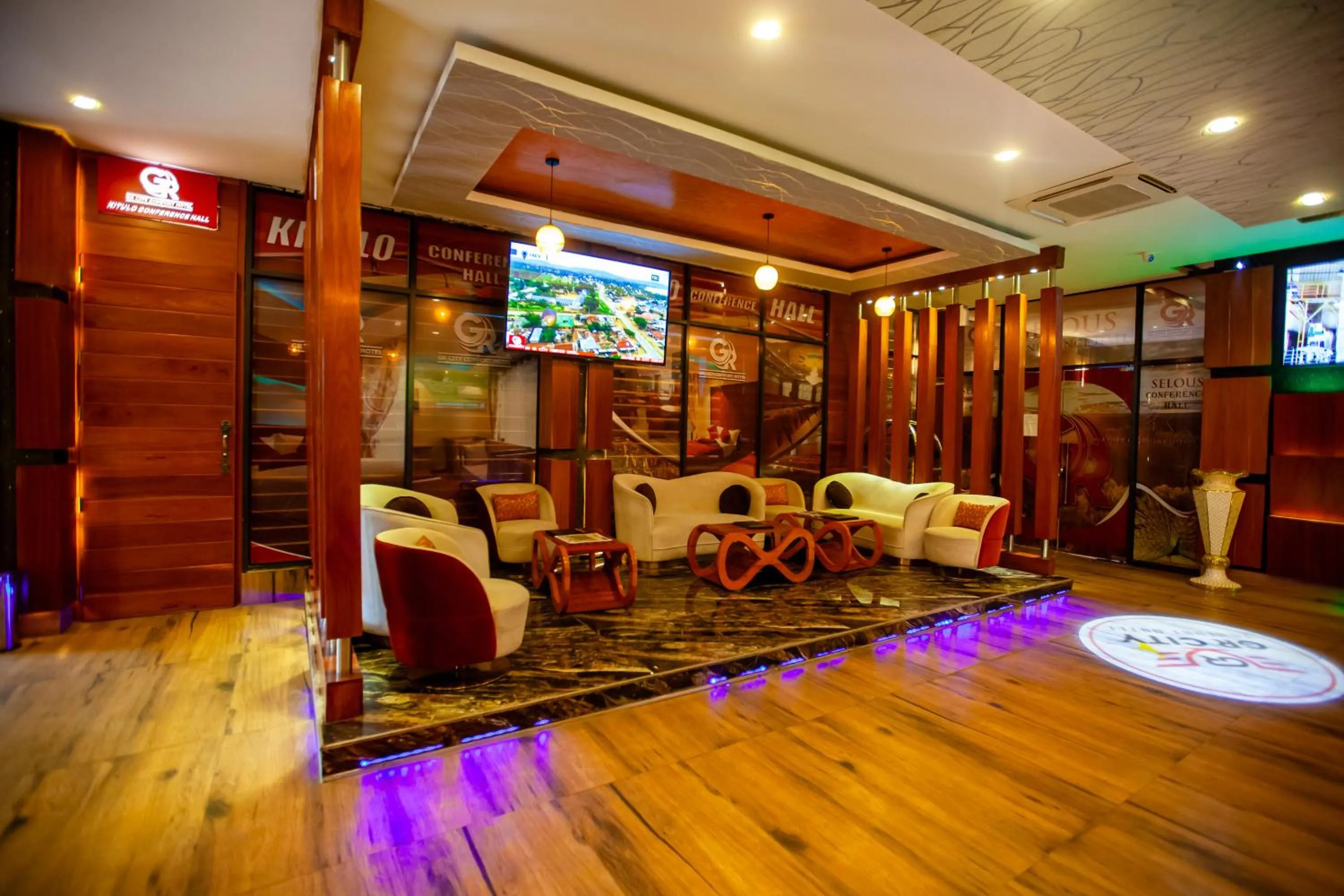 TV and multimedia in GR Comfort Hotel