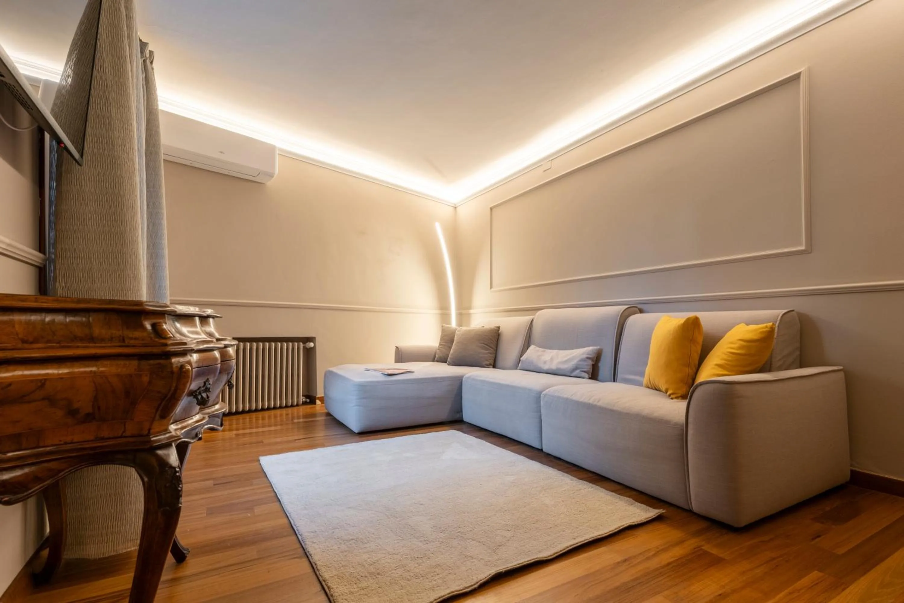 TV and multimedia in San Vio Palace Luxury Apartments