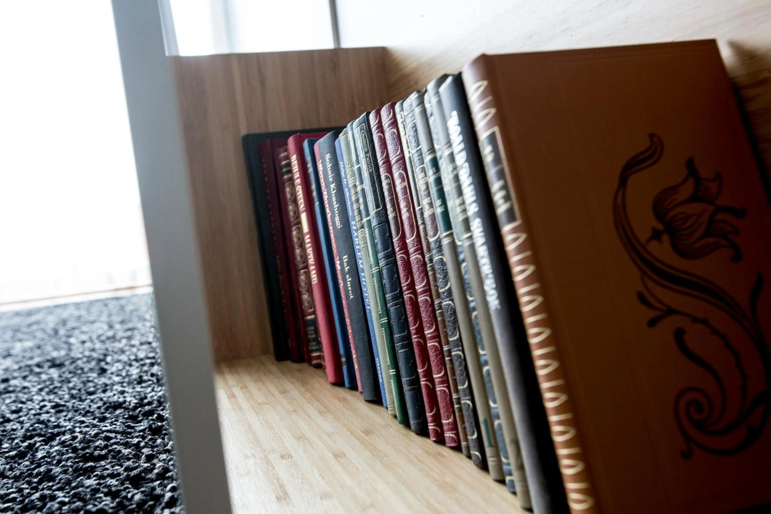 Library in Klostergaarden leilighetshotell AS - Best Housing Apartments