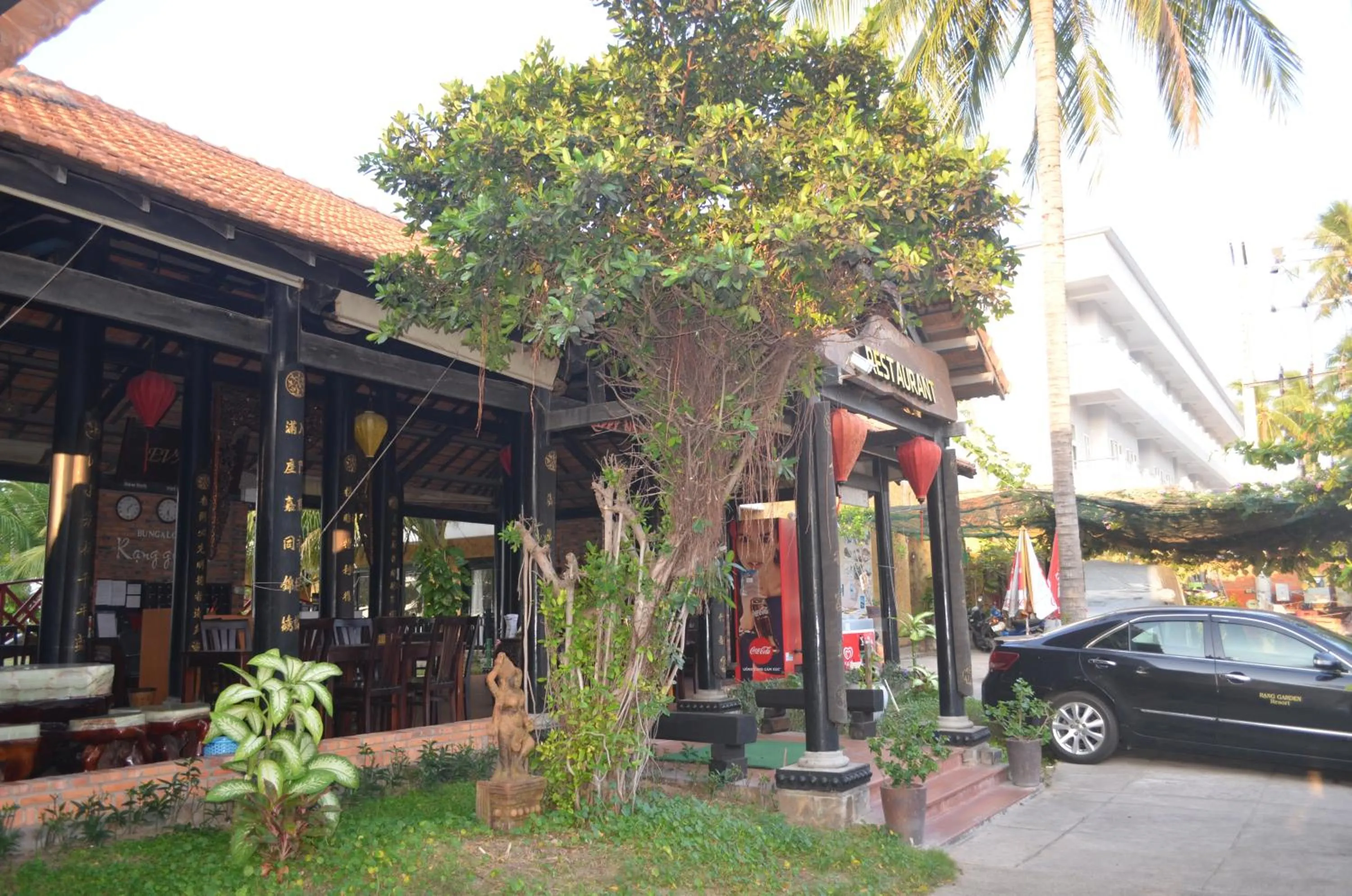 Restaurant/places to eat in Rang Garden Beach Side