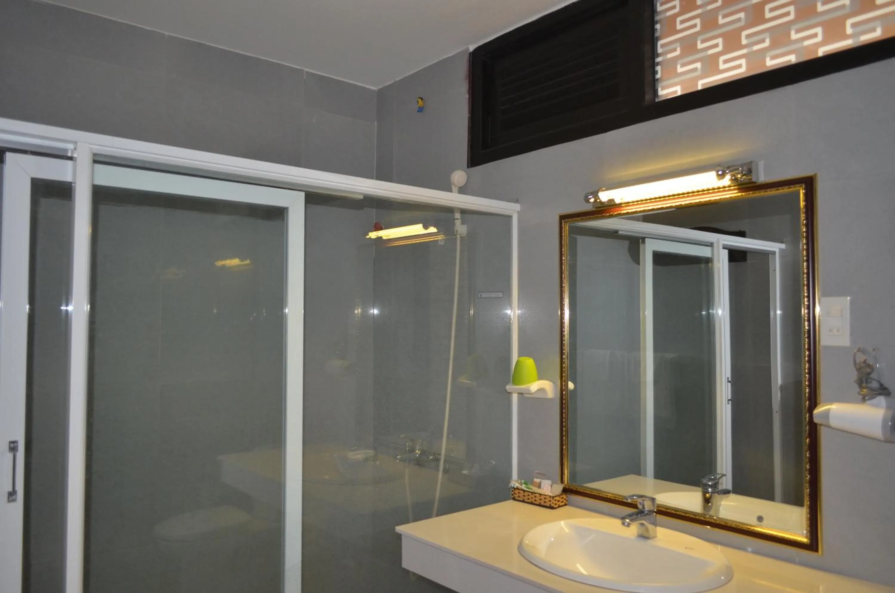 Bathroom in Rang Garden Beach Side
