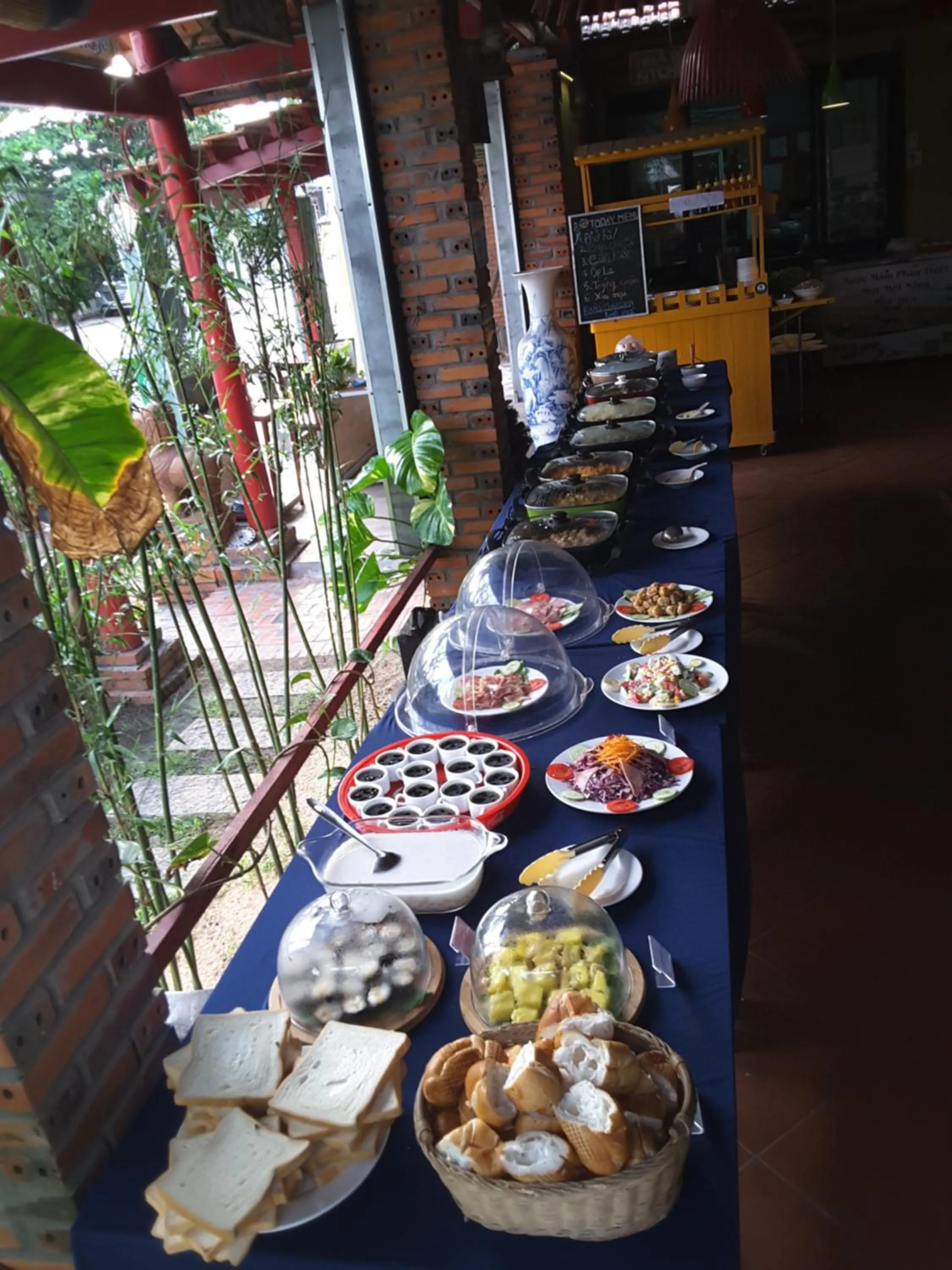 Restaurant/places to eat in Rang Garden Beach Side