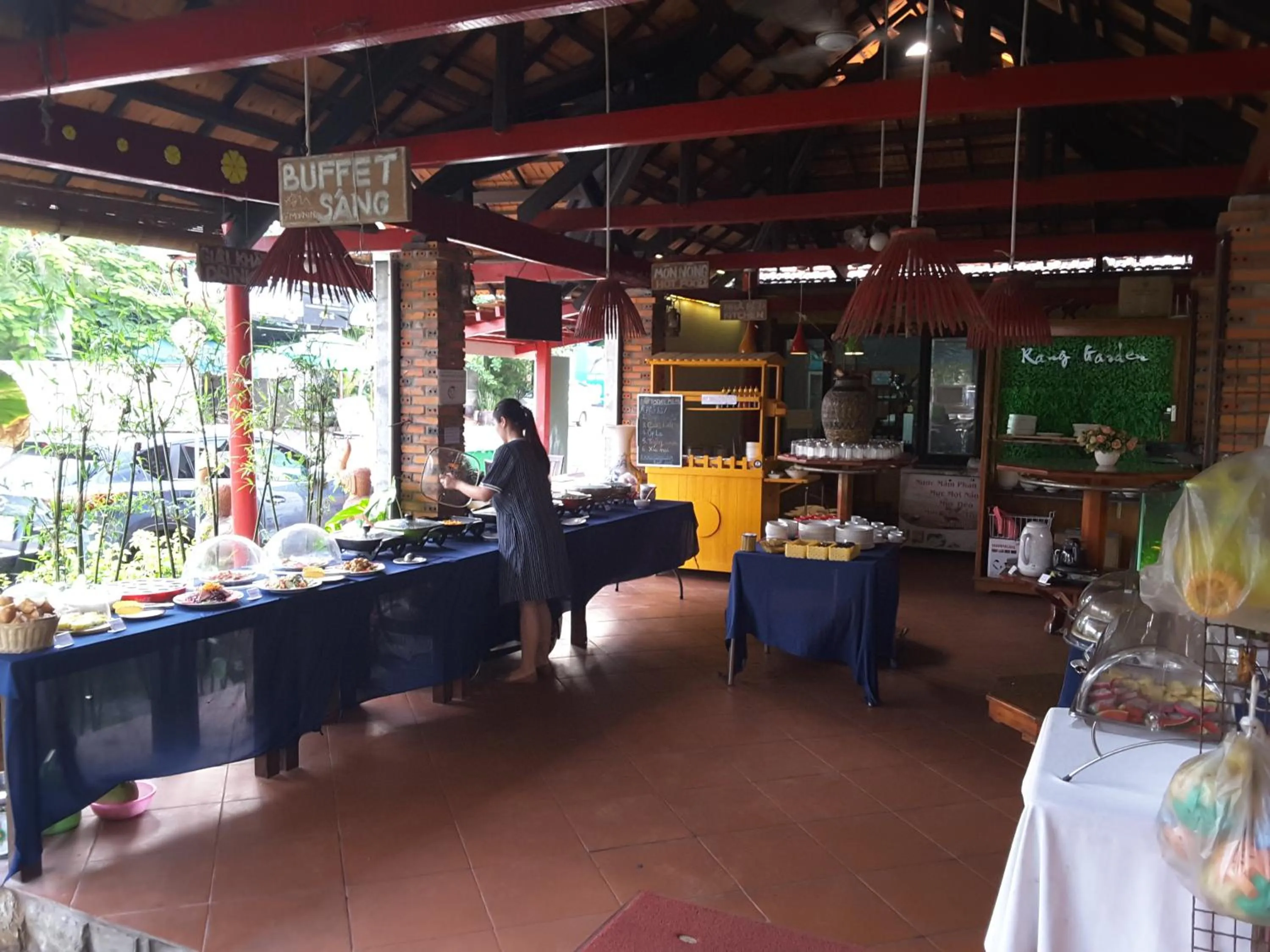 Restaurant/places to eat in Rang Garden Beach Side