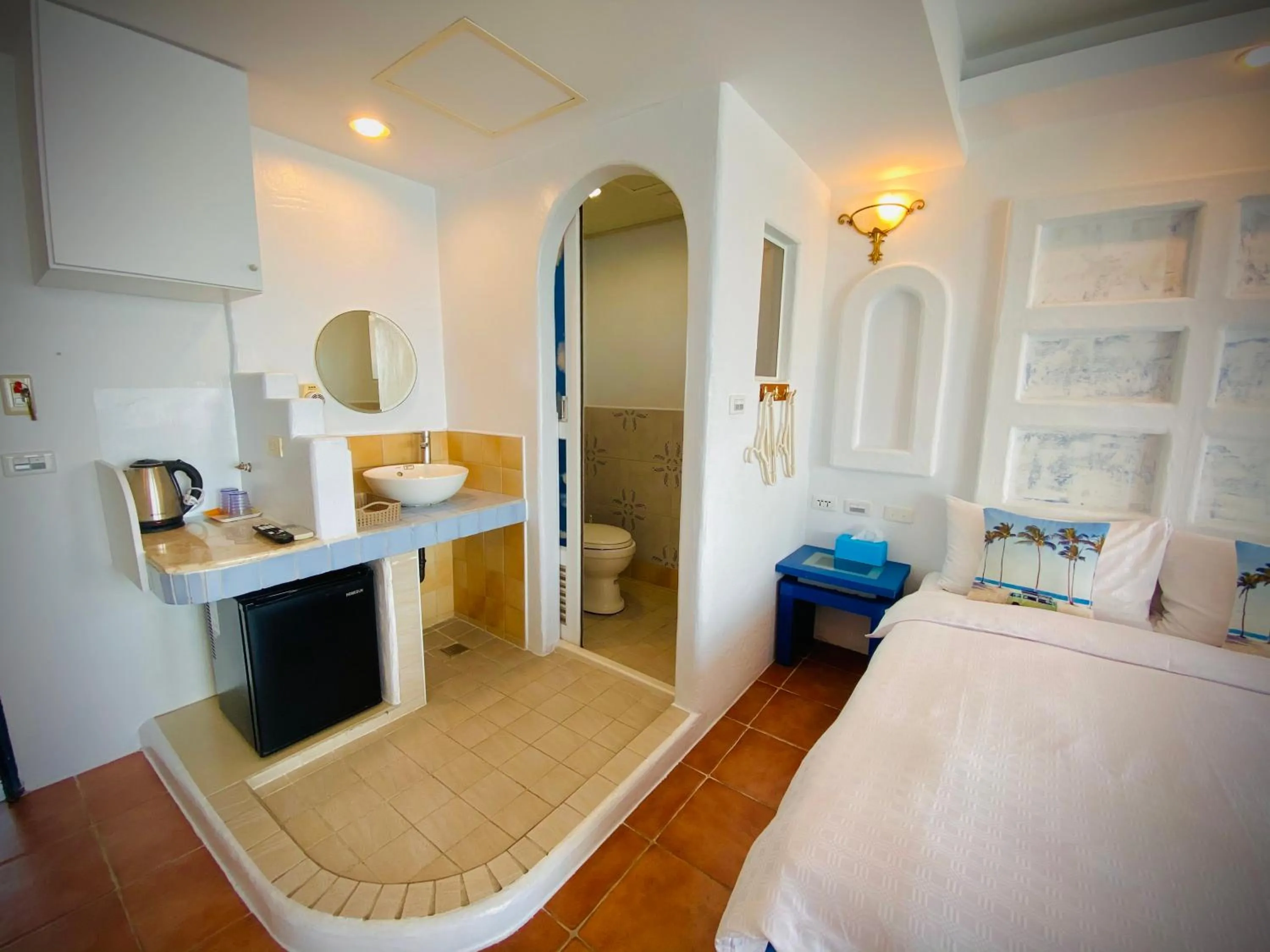 Bathroom, Bed in Seyan Inn