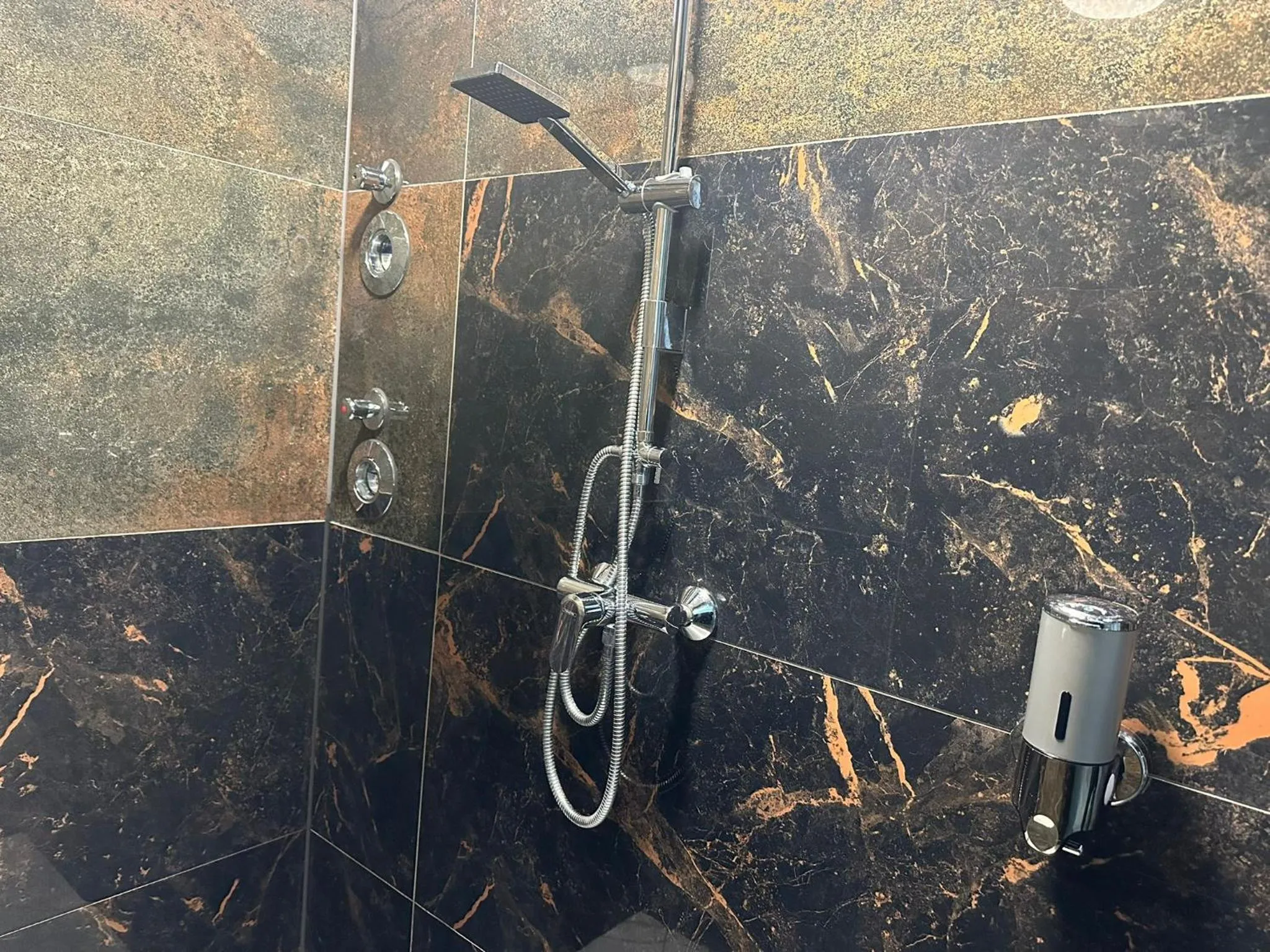 Shower in Ferienwohnung im Hamburger Straße-2