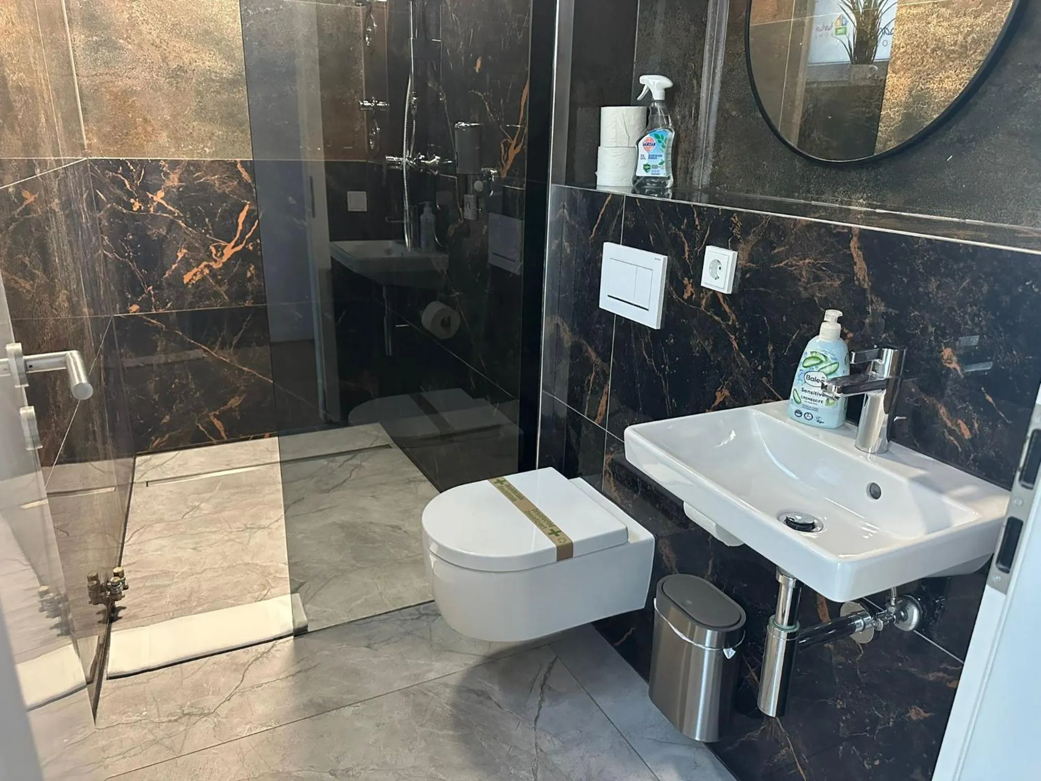 Shower in Ferienwohnung im Hamburger Straße-2