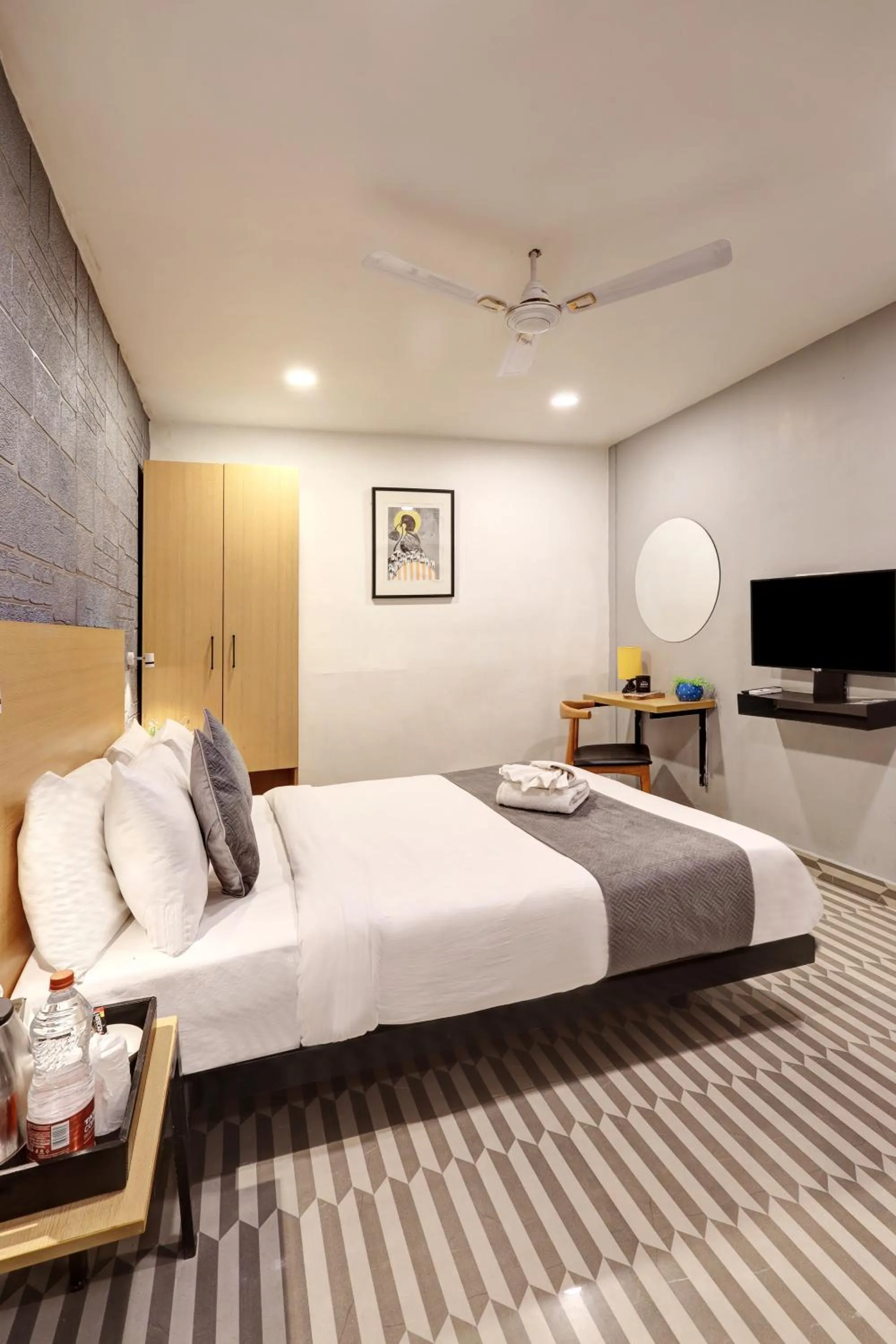 Bed in Hotel The Rasa Near Welcome Metro Station