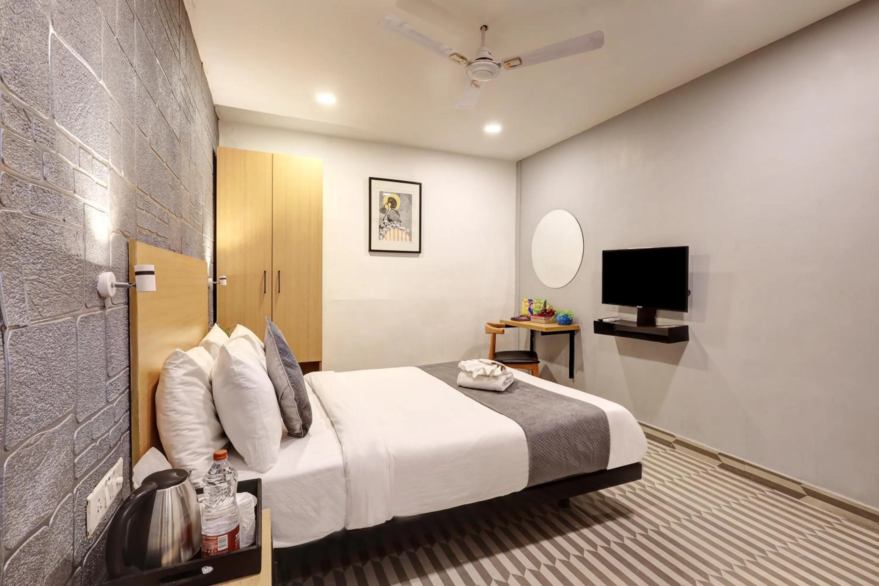 Bed in Hotel The Rasa Near Welcome Metro Station