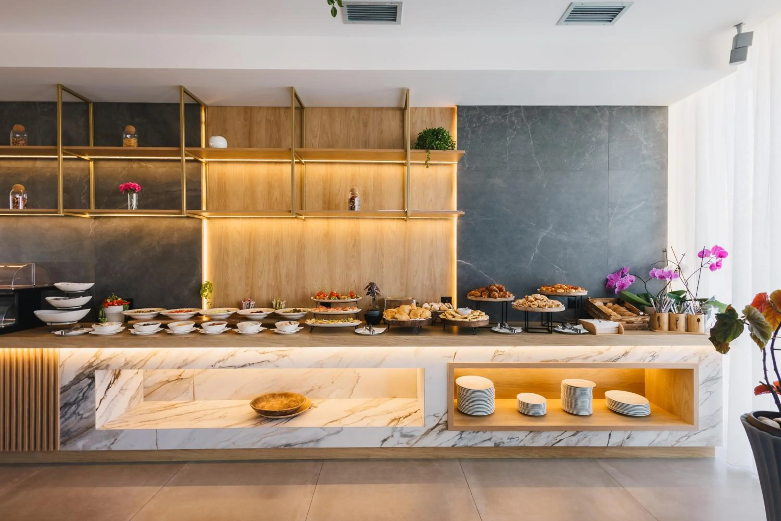 Restaurant/places to eat in Hotel Teuta