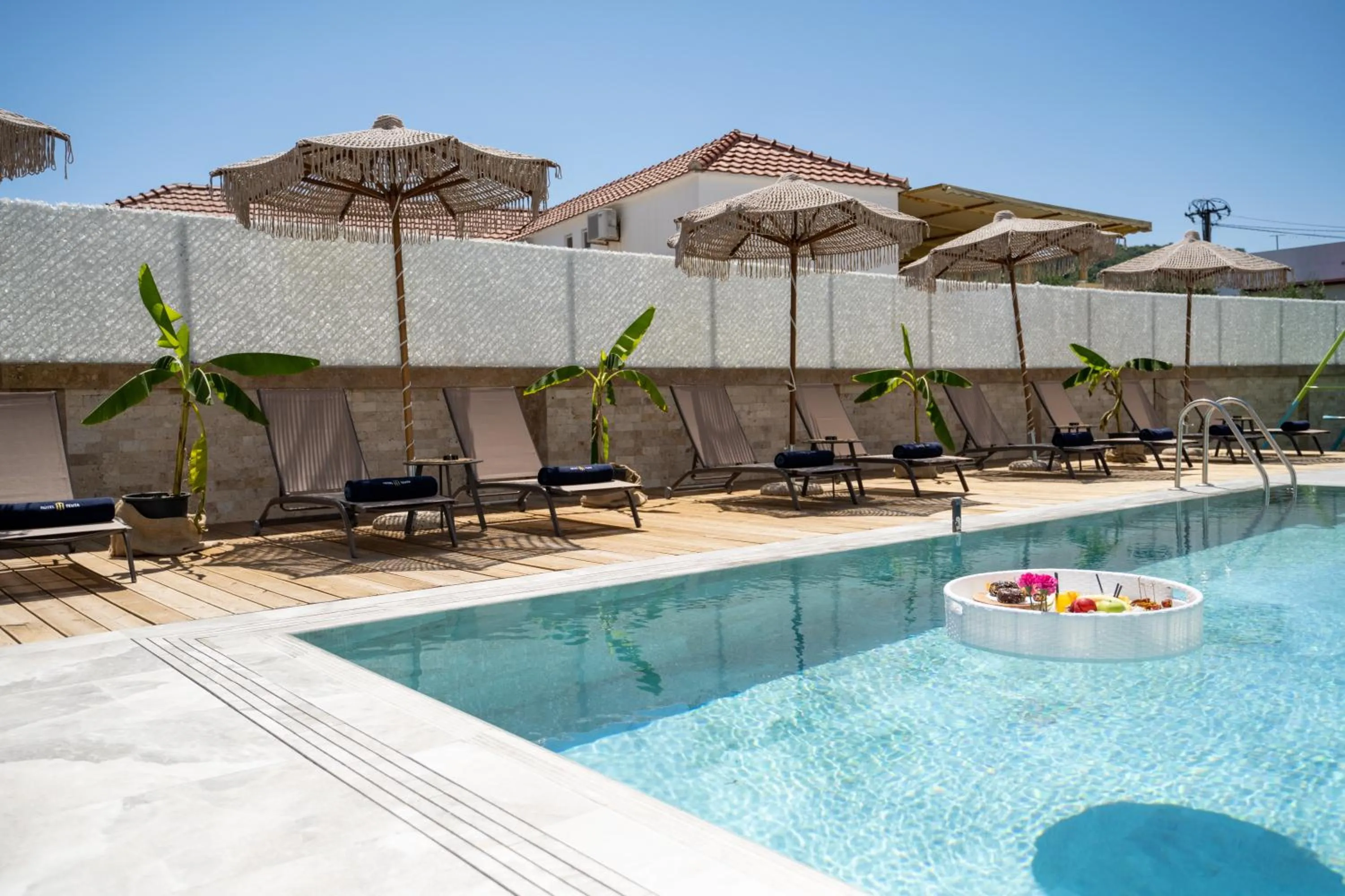 Swimming pool in Hotel Teuta