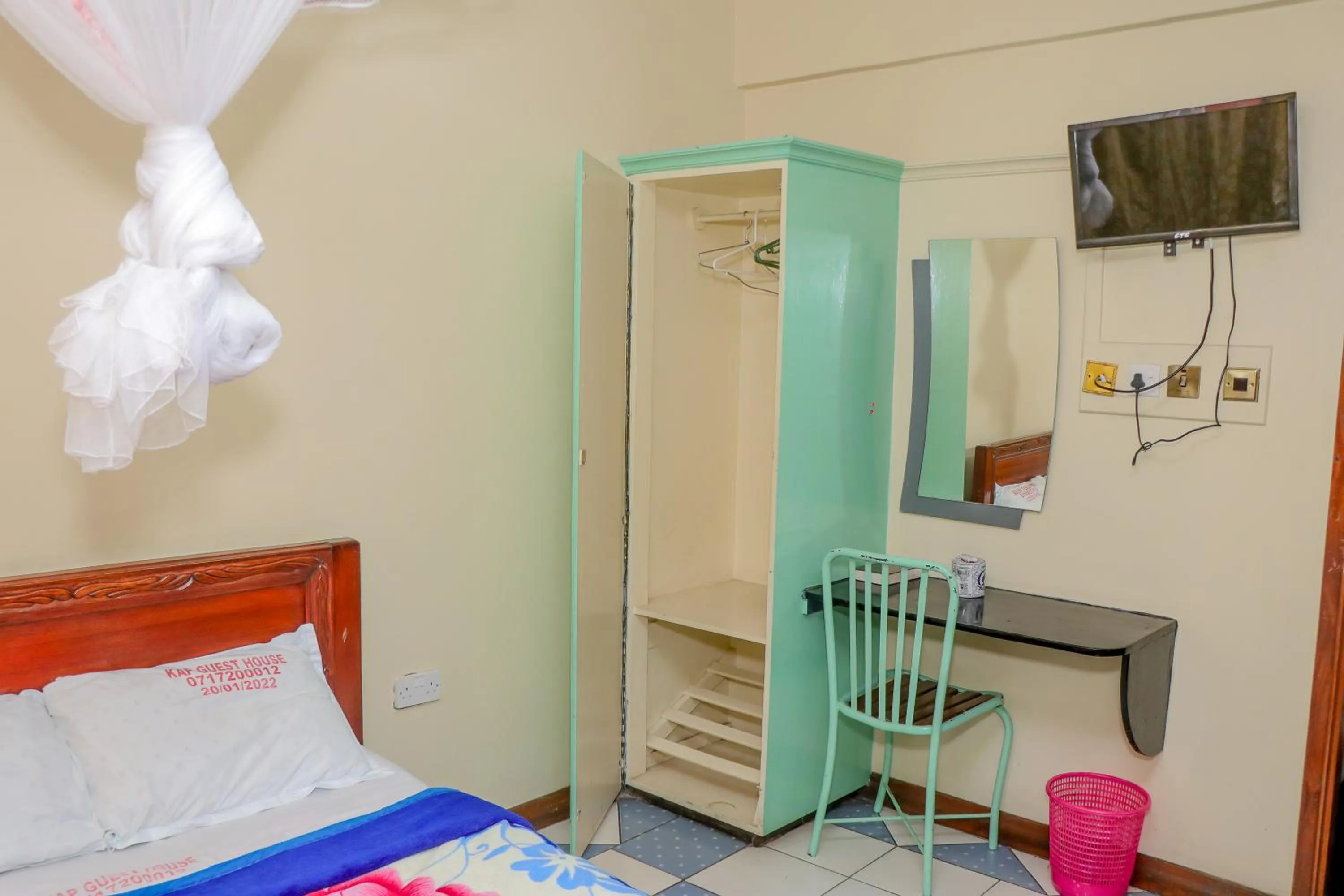 wardrobe, Bed in KAP Guest House
