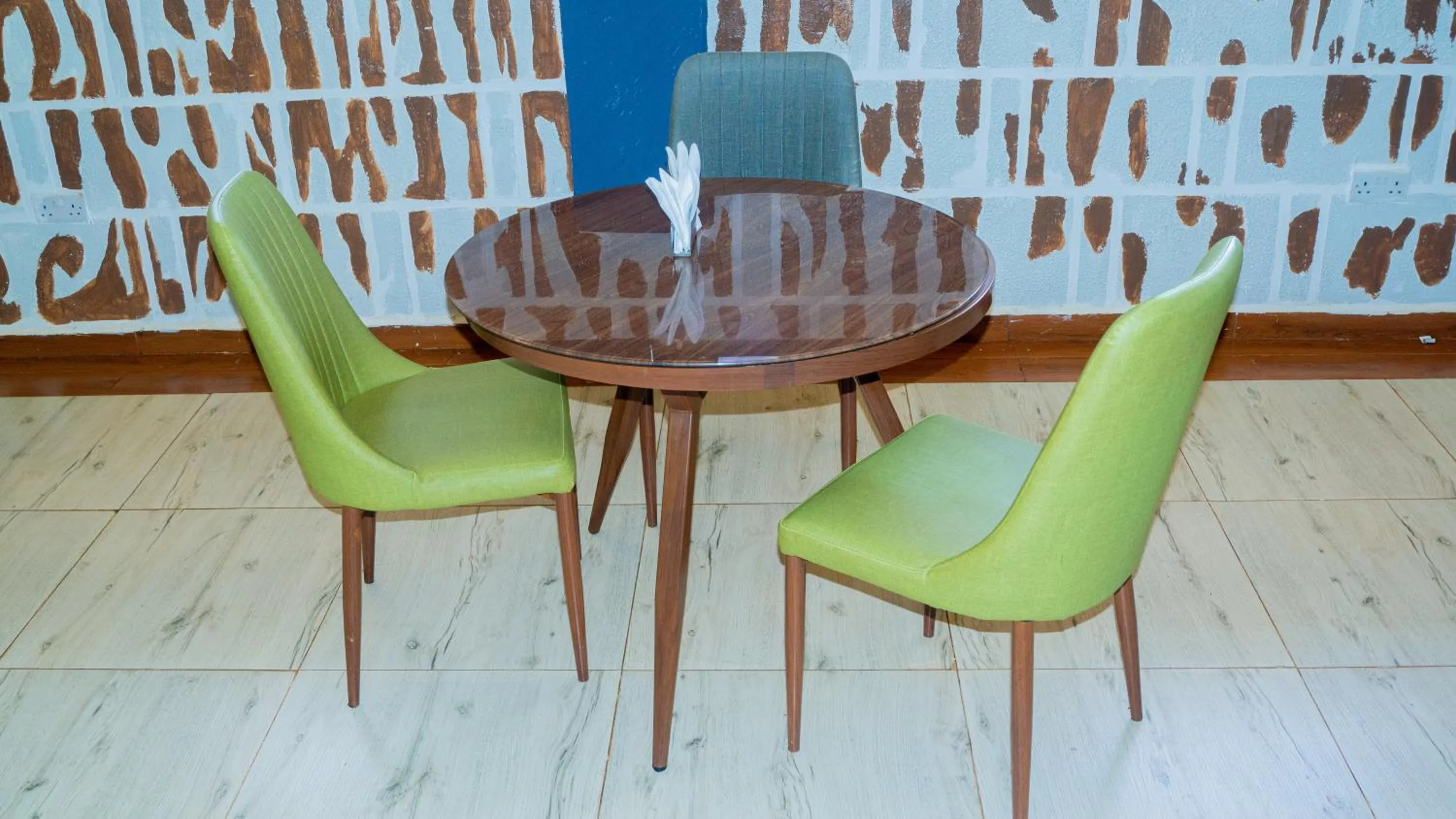 Restaurant/places to eat in The Candela Hotel