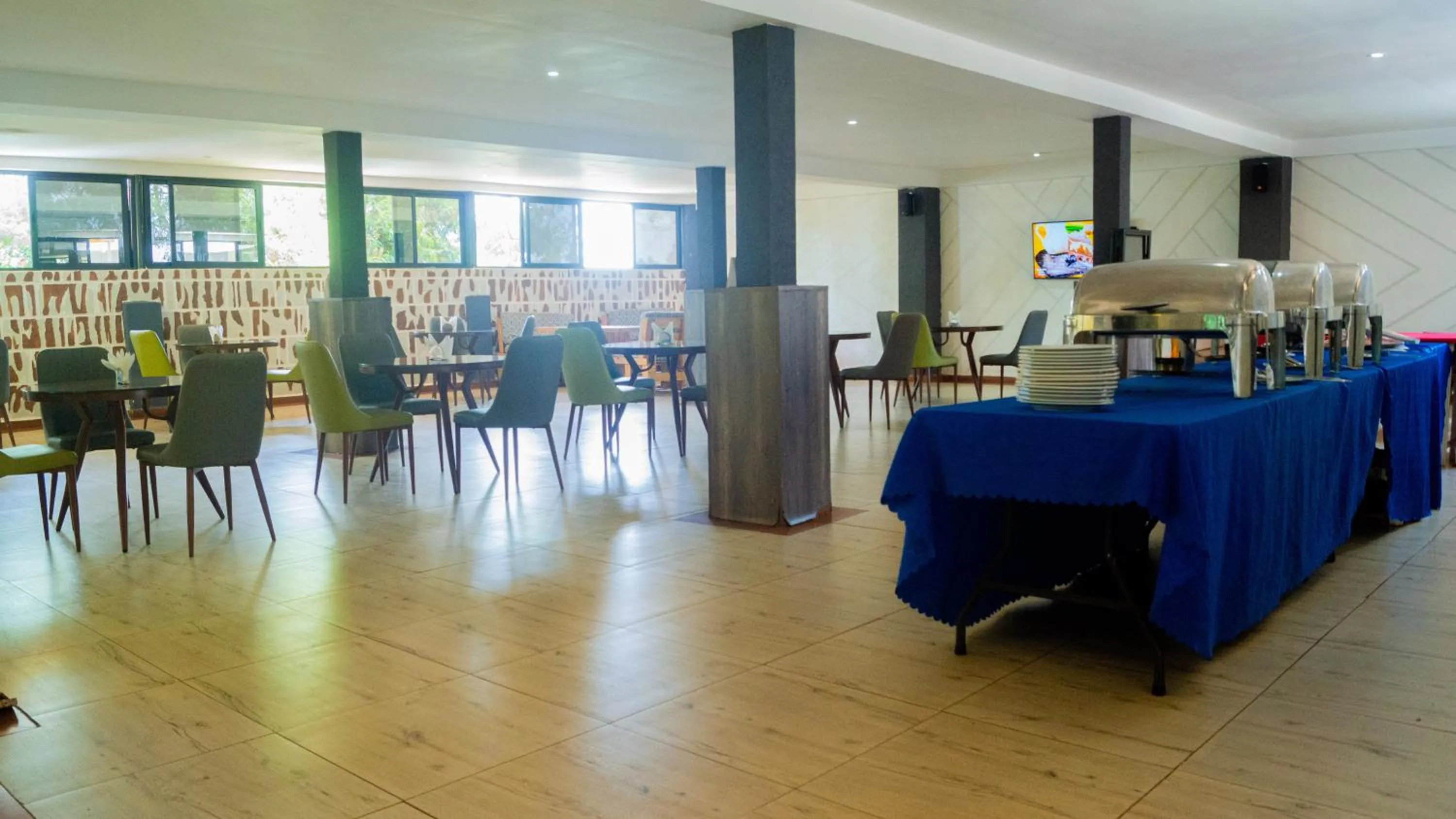 Restaurant/places to eat in The Candela Hotel