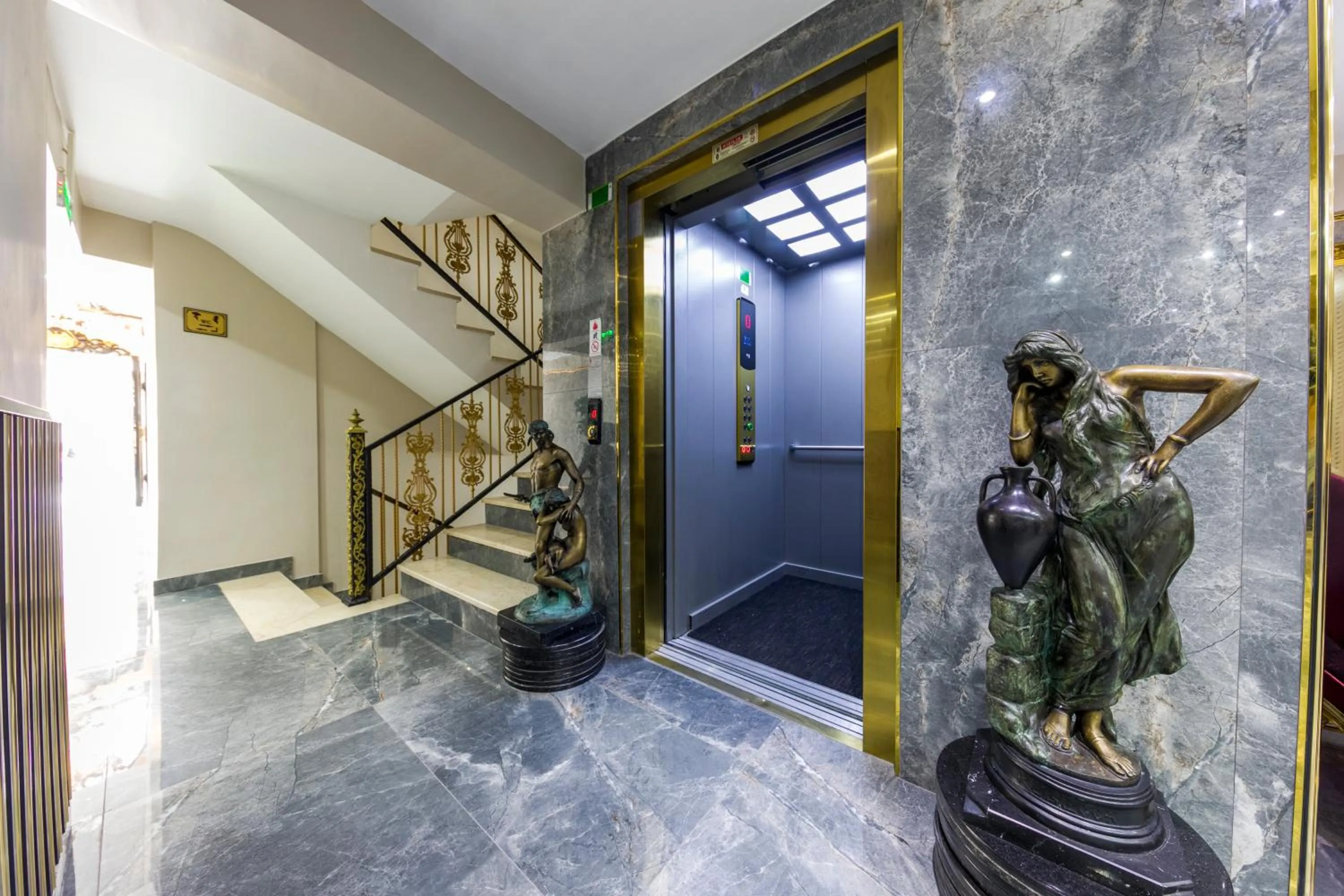 elevator in Golden Bazaar hotel