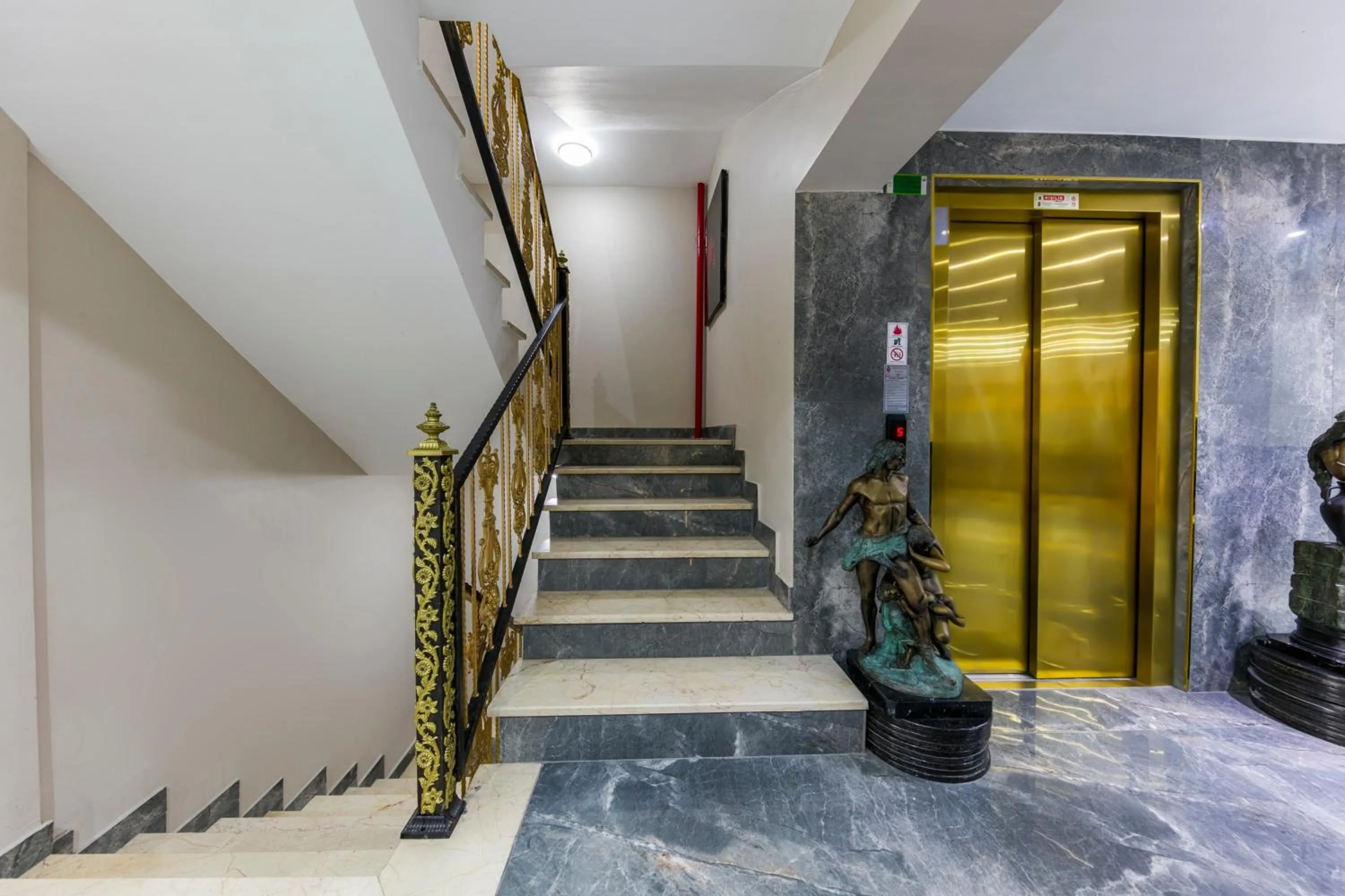 Lobby or reception in Golden Bazaar hotel