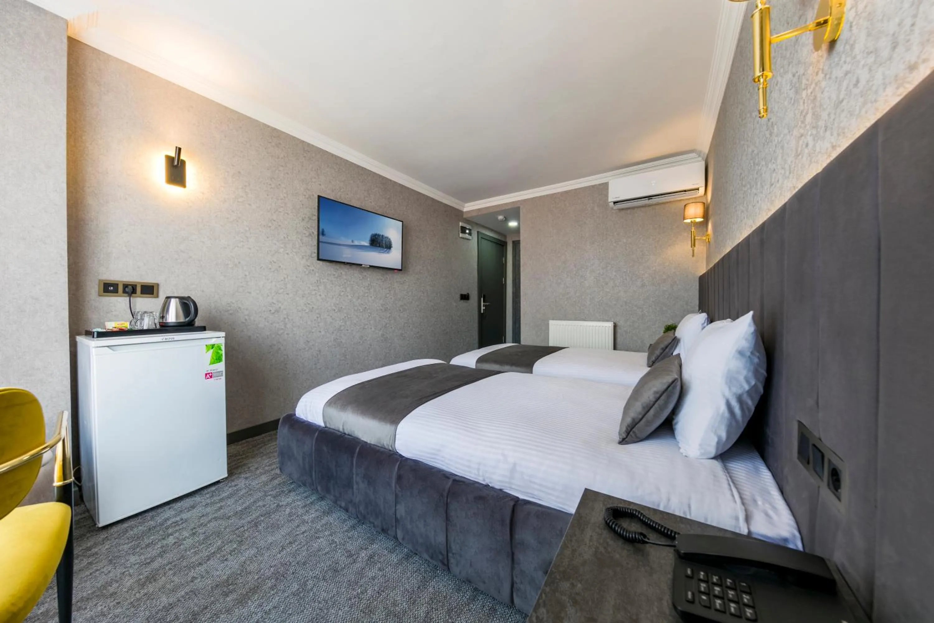 oven, Bed in Golden Bazaar hotel