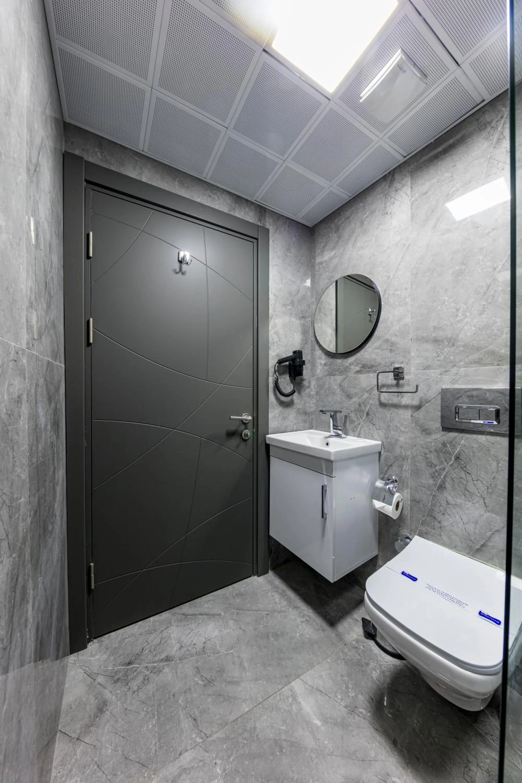 Toilet in Golden Bazaar hotel