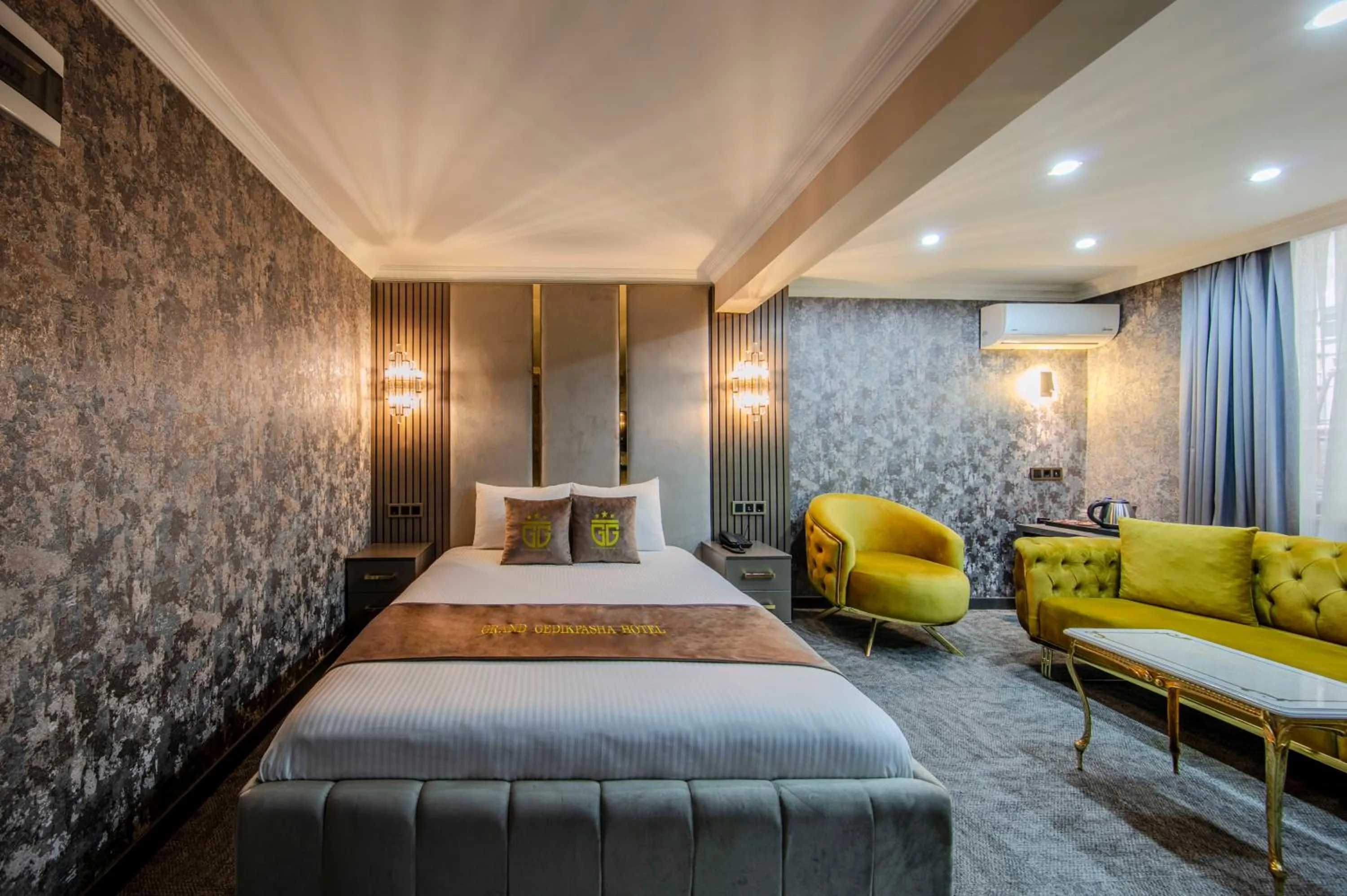 Bed in Grand Gedikpasha Hotel