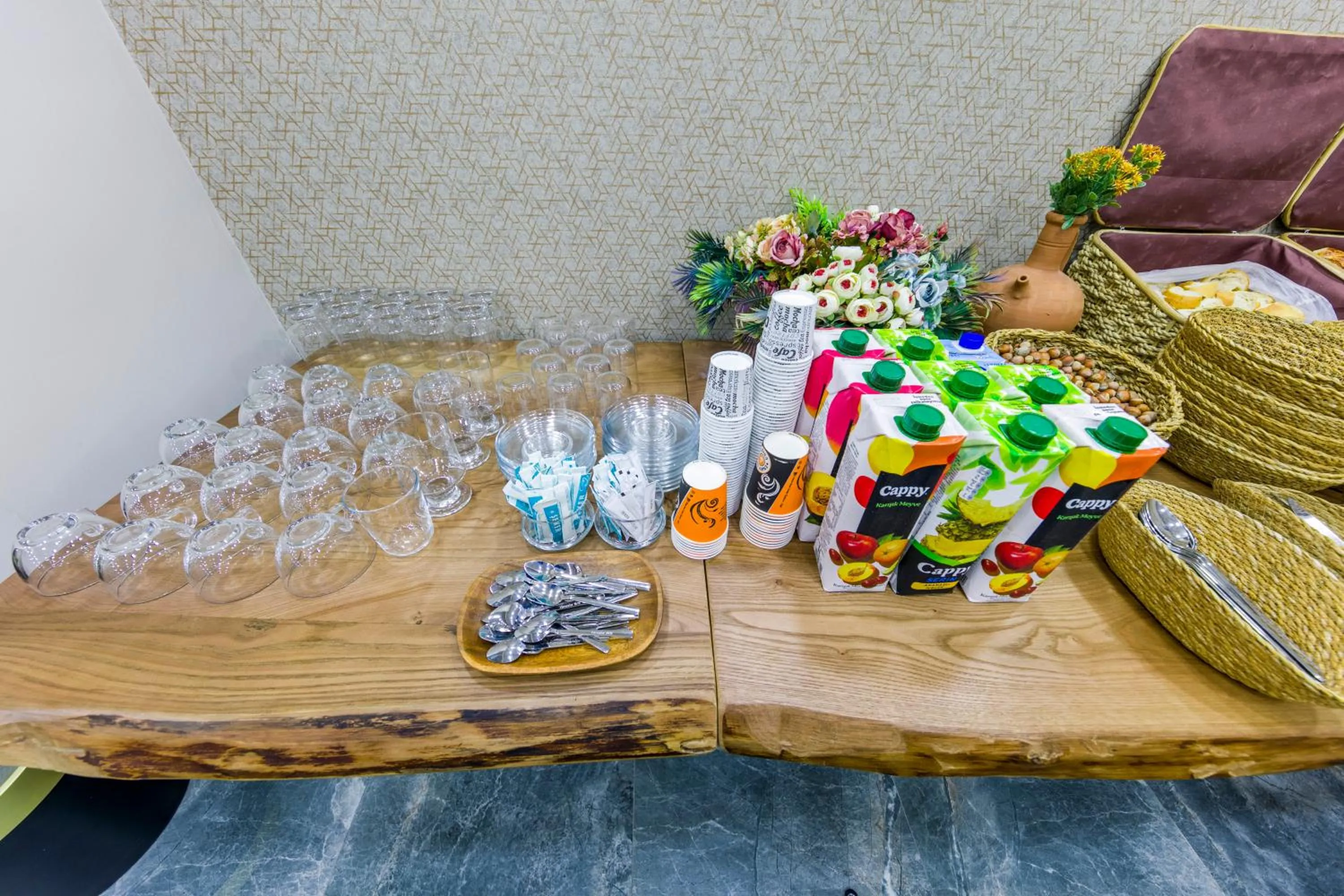 Food and drinks in Golden Bazaar hotel