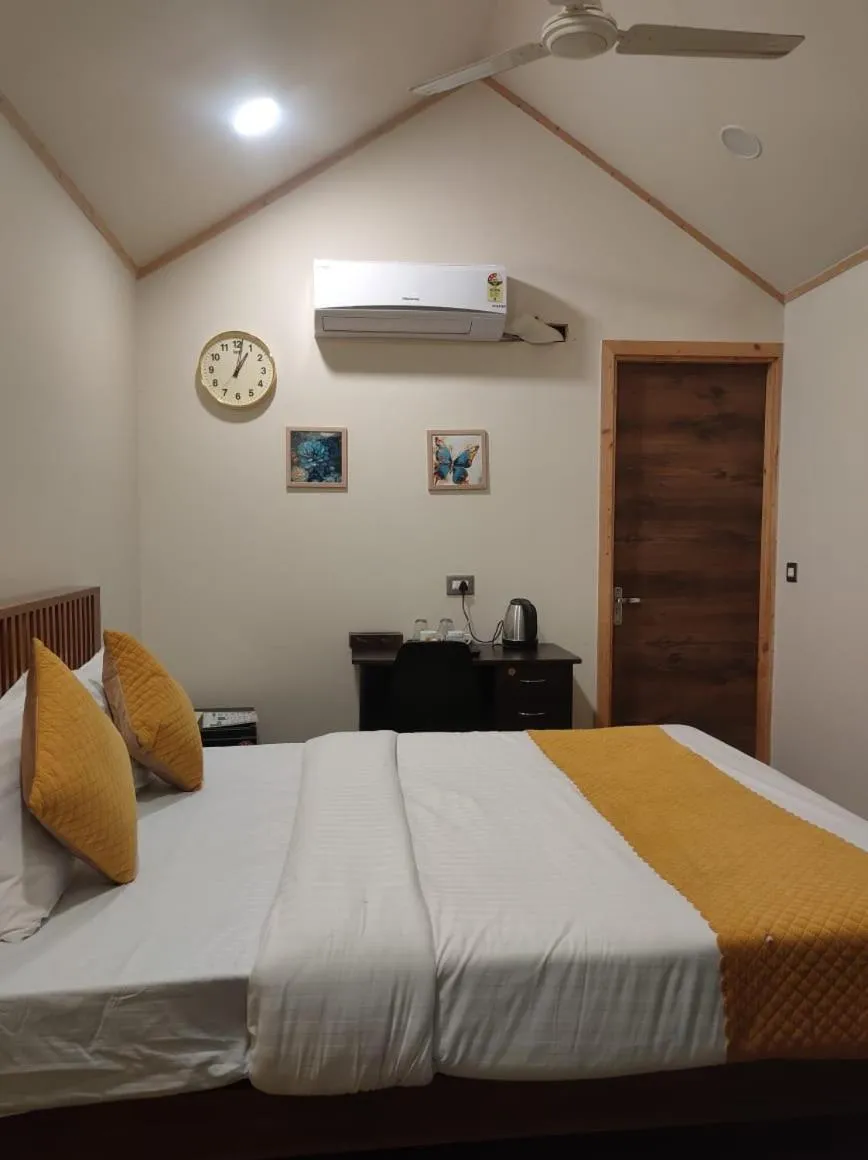 Photo of the whole room, Bed in Chan Beach Resort & Hotel